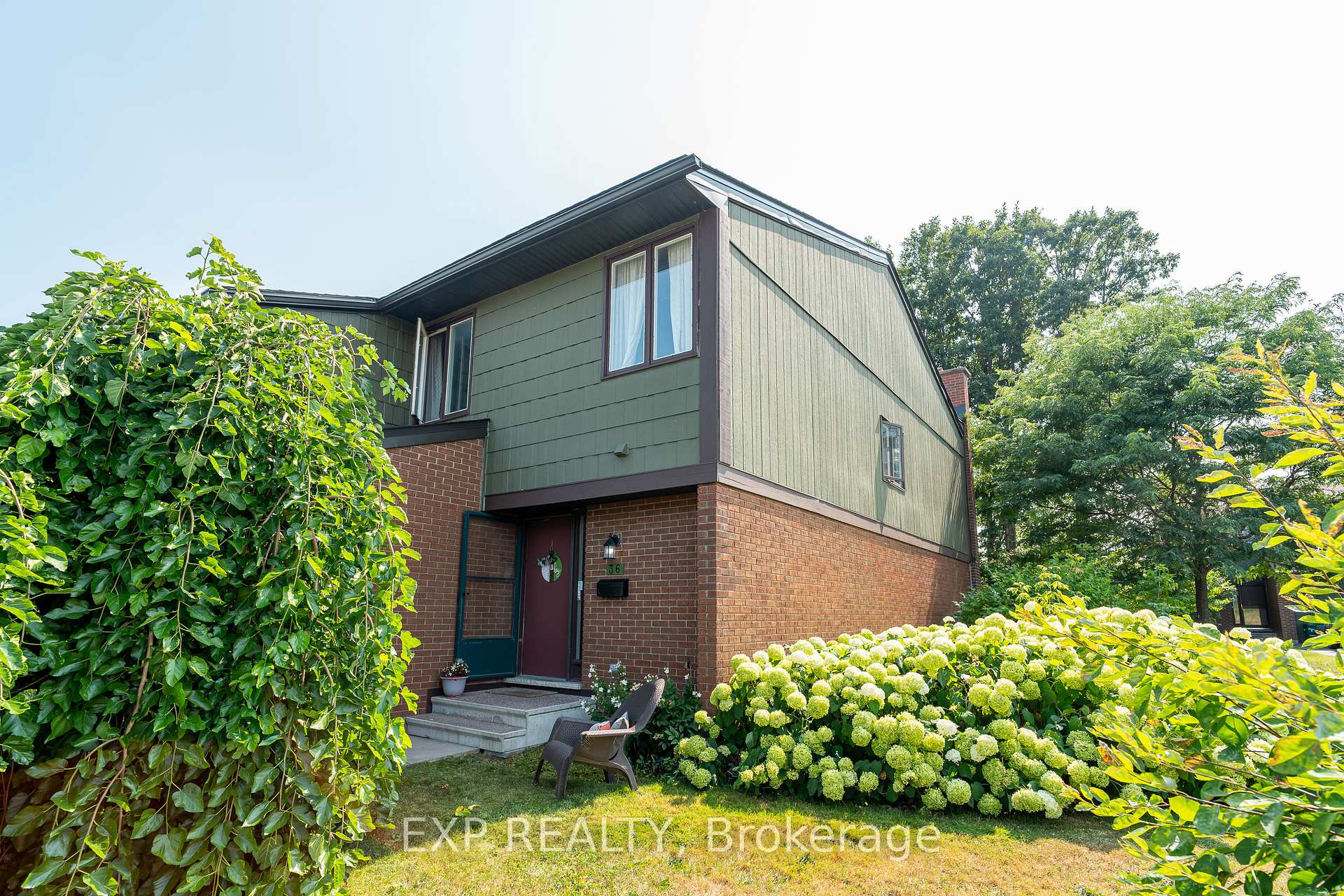 Photo 2 of 36 Bethune Way, Ottawa, Kanata - Beaverbrook — HOMEH