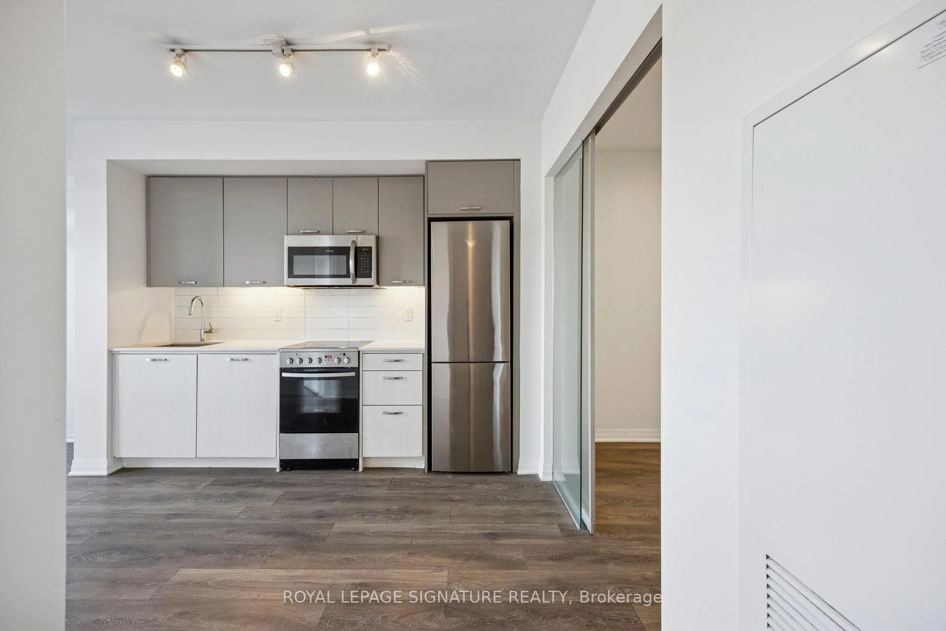 Photo 8 of Unit 424, 2301 Danforth Avenue, Toronto, East End-Danforth — HOMEH