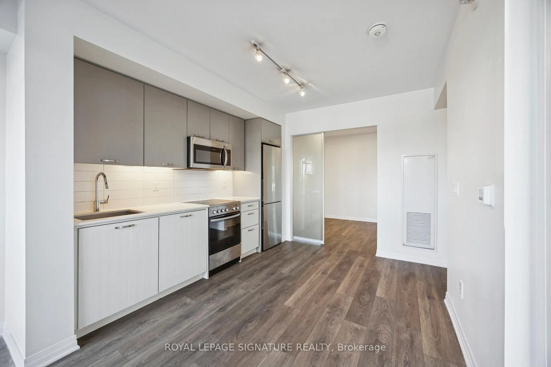 Photo 10 of Unit 424, 2301 Danforth Avenue, Toronto, East End-Danforth — HOMEH