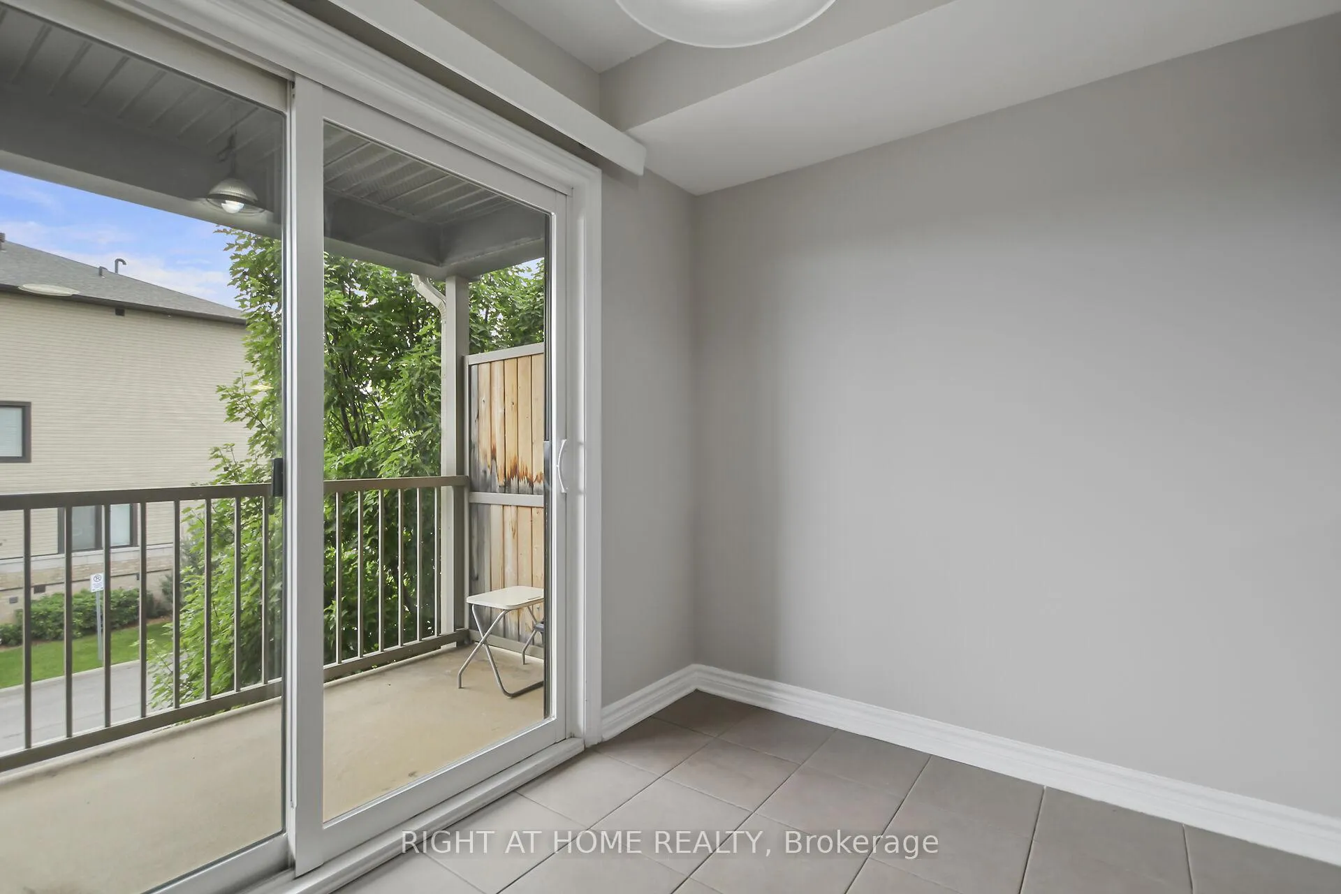 Photo 12 of Unit B, 1120 Klondike Road, Ottawa, Kanata - Morgan's Grant/South March — HOMEH
