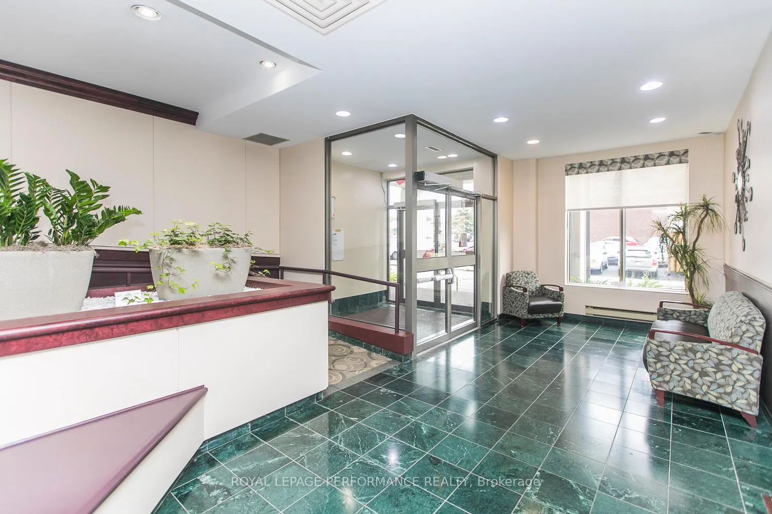 Photo 2 of Unit 903, 200 Lafontaine Avenue, Ottawa, Vanier — HOMEH