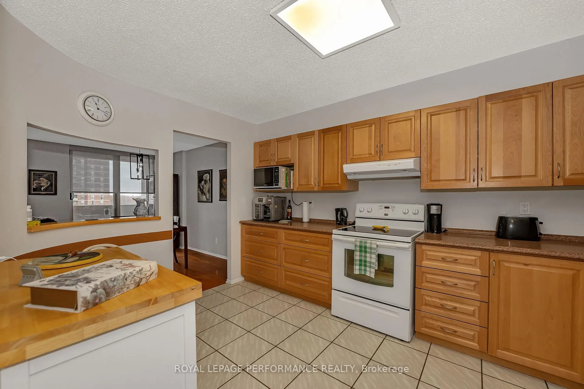 Photo 5 of Unit 903, 200 Lafontaine Avenue, Ottawa, Vanier — HOMEH