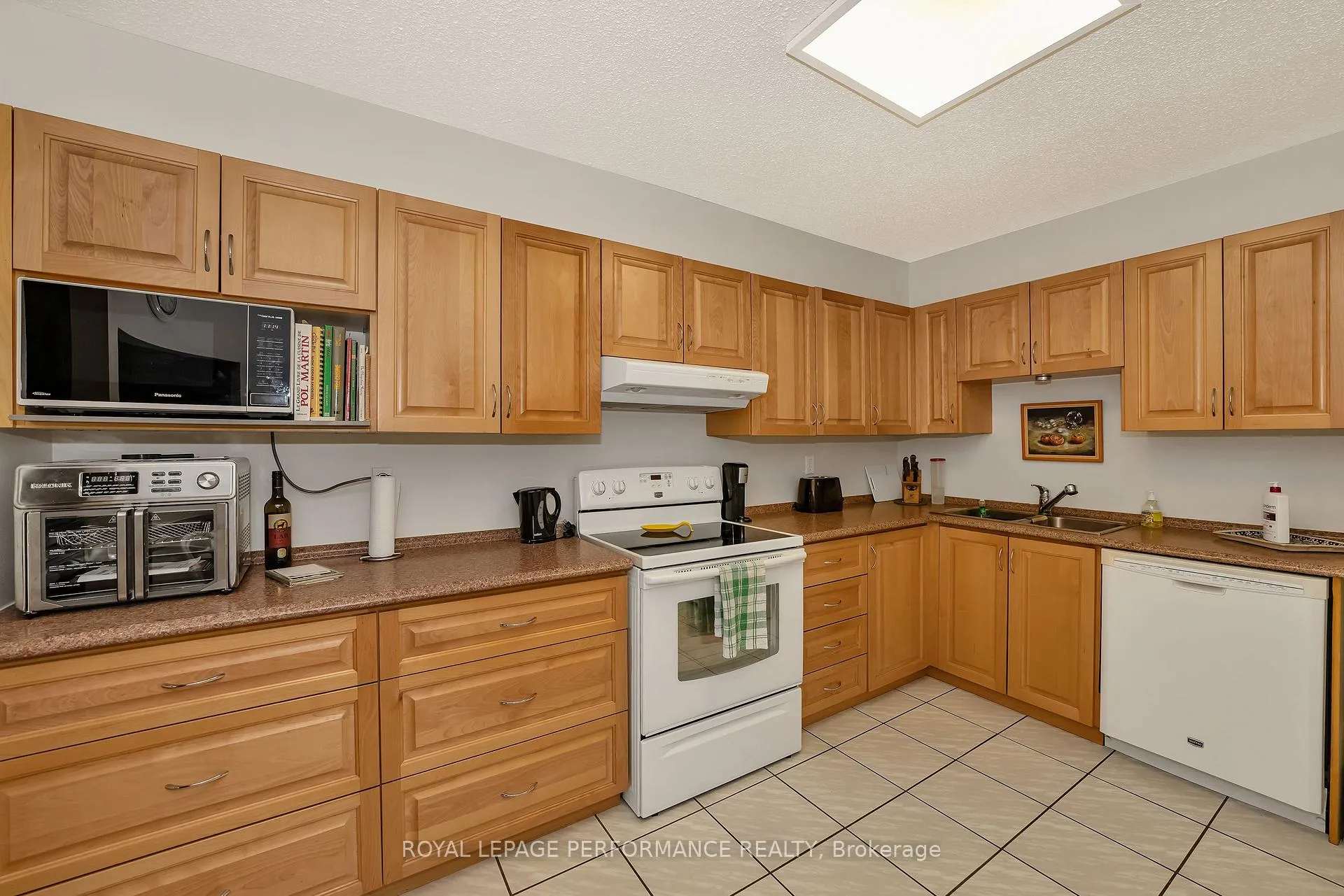 Photo 7 of Unit 903, 200 Lafontaine Avenue, Ottawa, Vanier — HOMEH