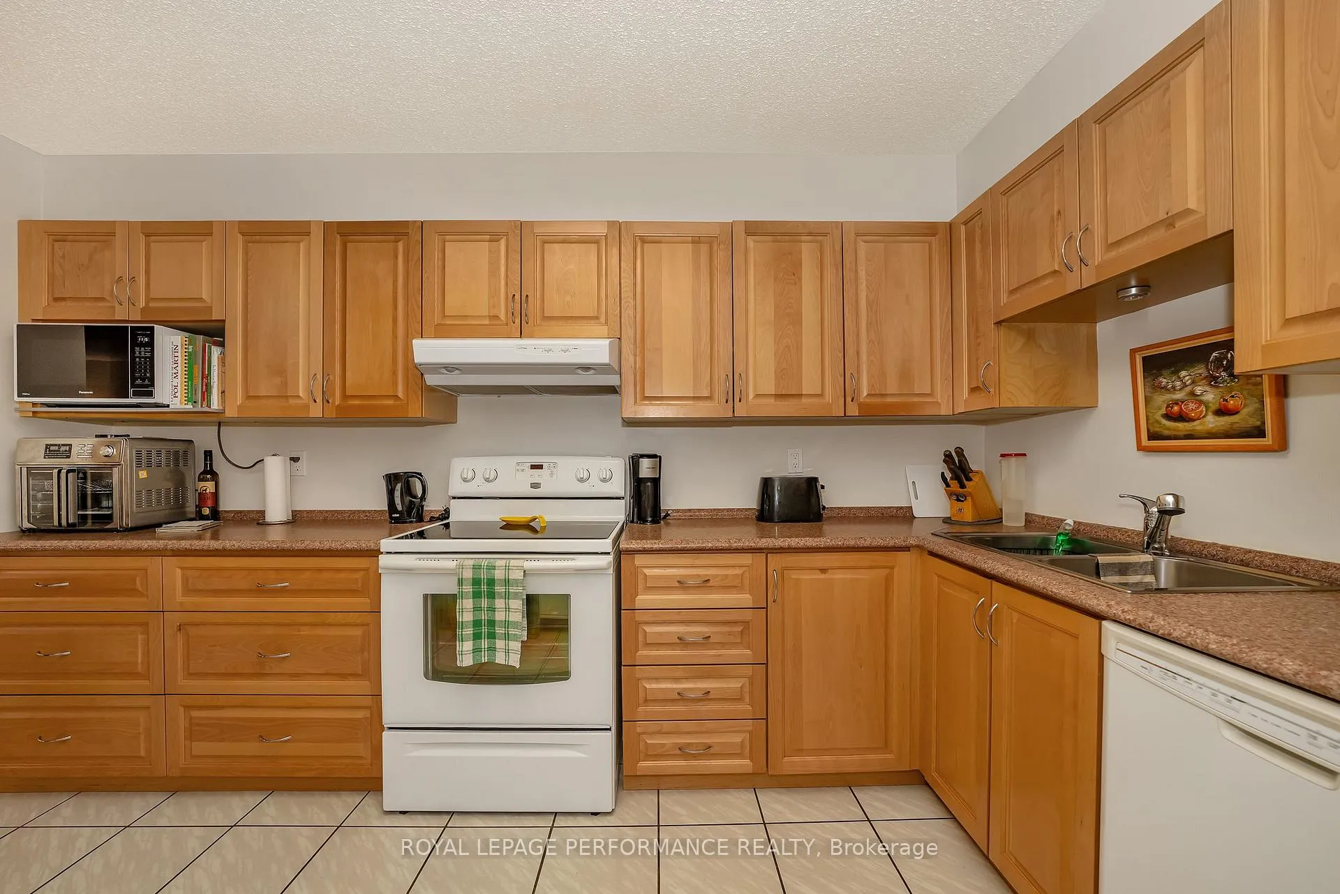 Photo 8 of Unit 903, 200 Lafontaine Avenue, Ottawa, Vanier — HOMEH