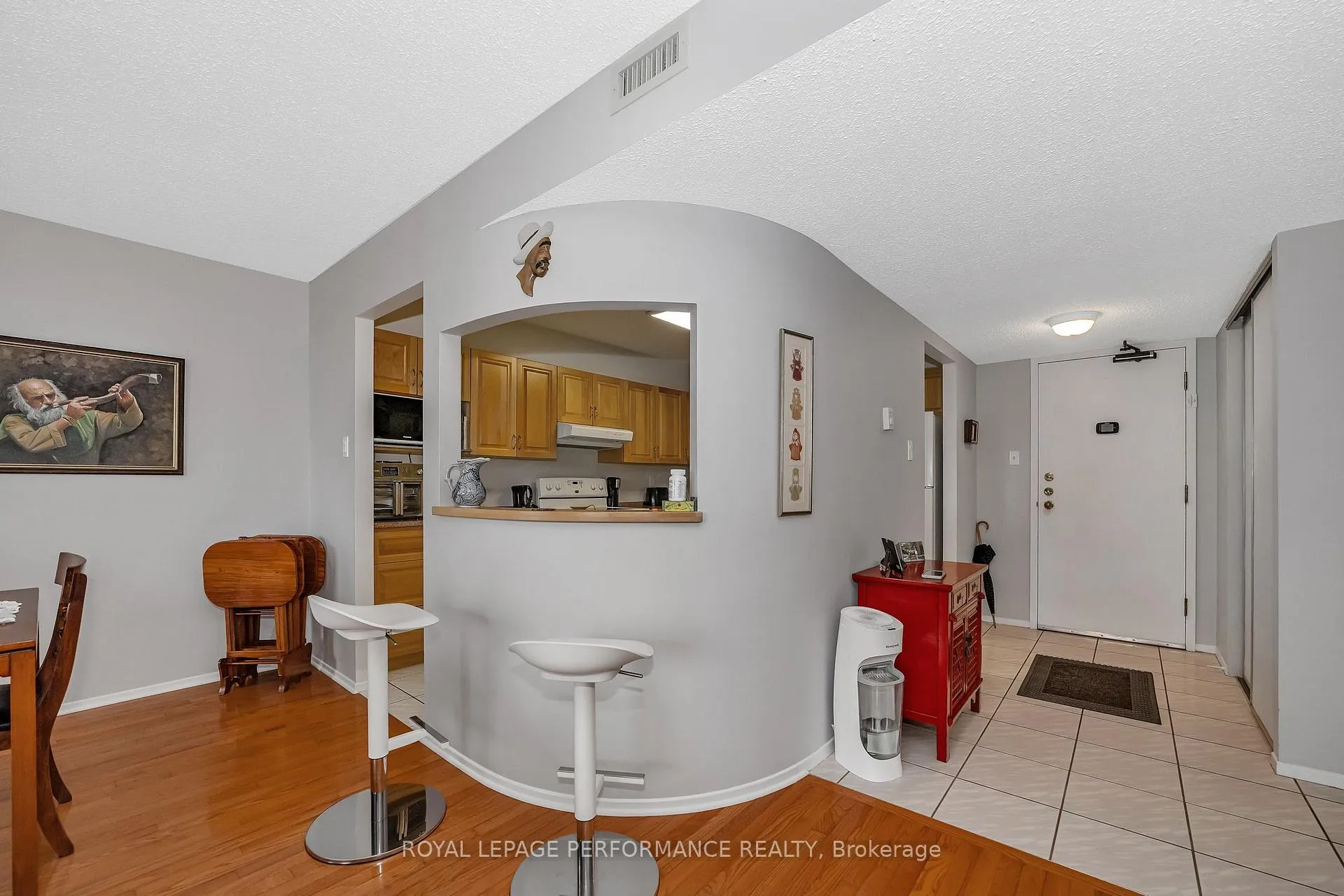 Photo 9 of Unit 903, 200 Lafontaine Avenue, Ottawa, Vanier — HOMEH