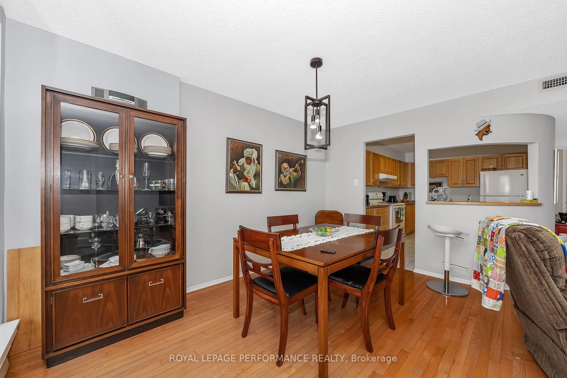Photo 13 of Unit 903, 200 Lafontaine Avenue, Ottawa, Vanier — HOMEH