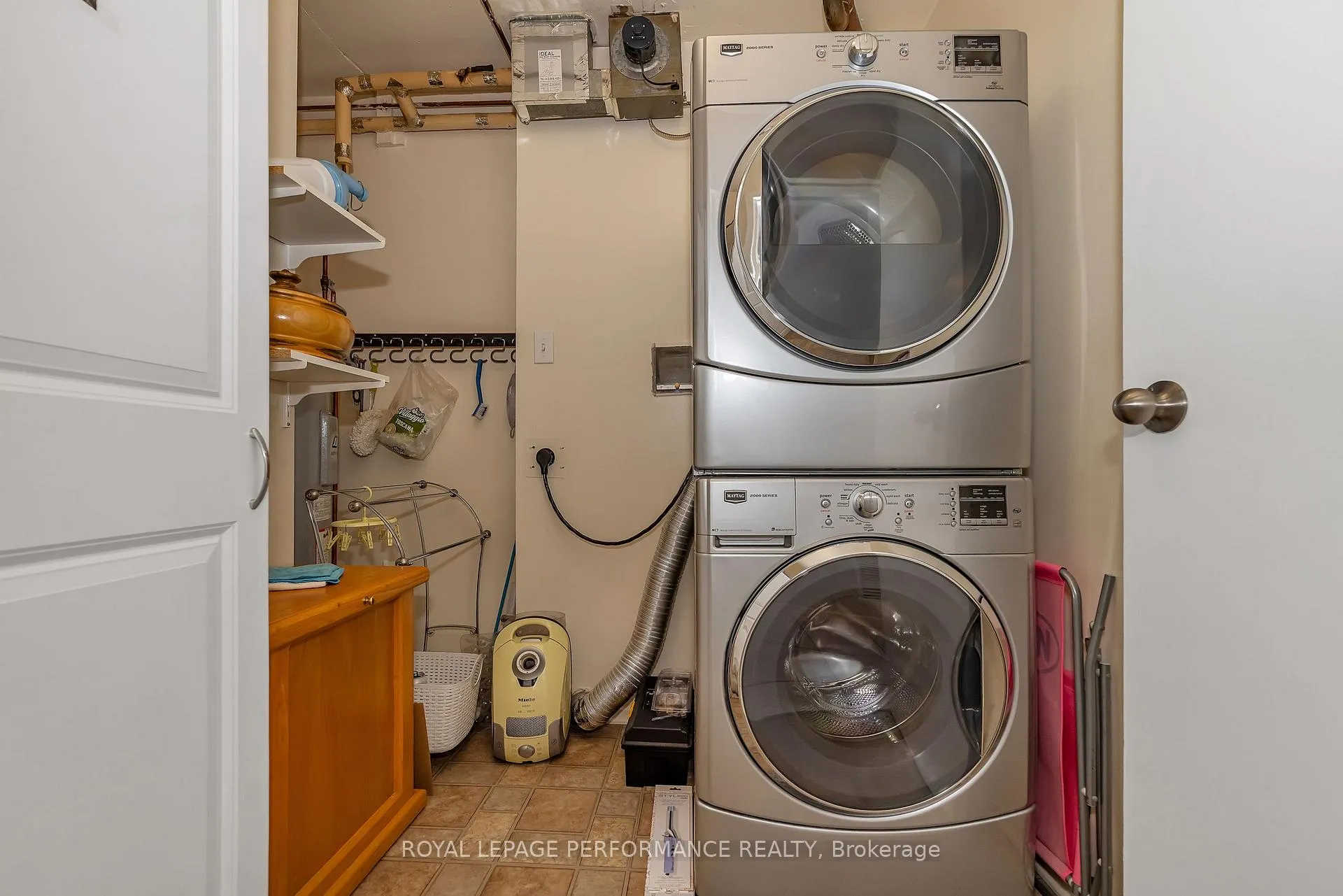 Photo 26 of Unit 903, 200 Lafontaine Avenue, Ottawa, Vanier — HOMEH