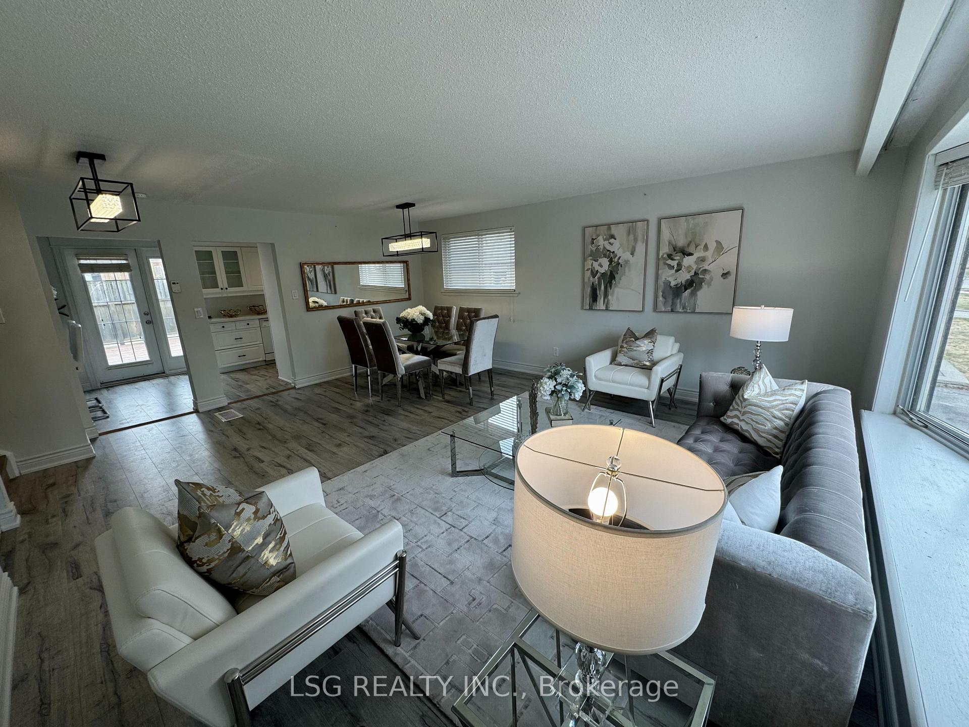Photo 3 of 46 Devins Drive, Aurora, Aurora Heights — HOMEH