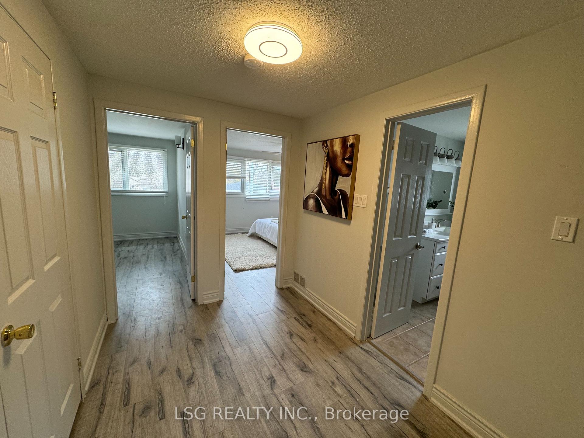 Photo 11 of 46 Devins Drive, Aurora, Aurora Heights — HOMEH