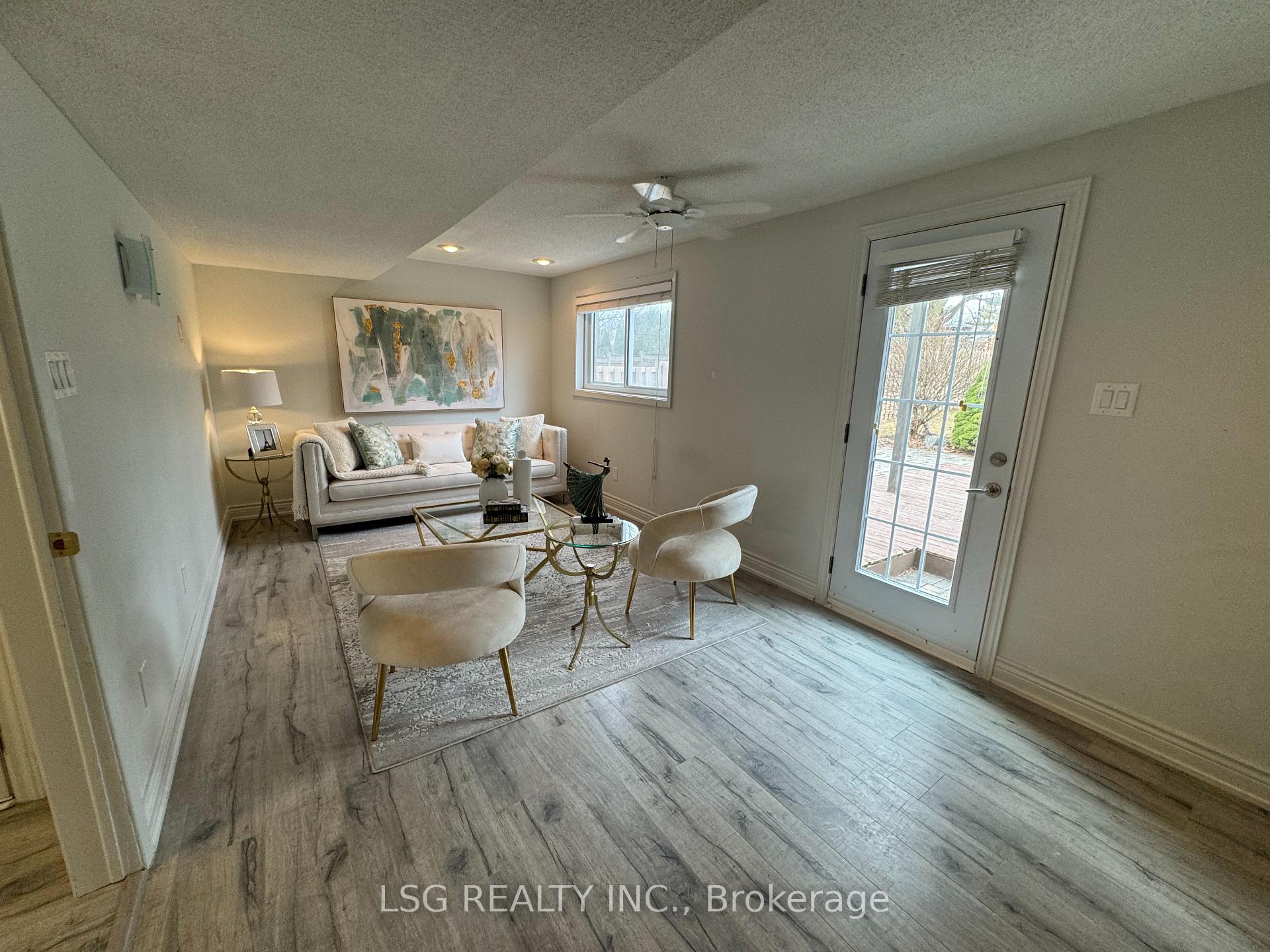 Photo 21 of 46 Devins Drive, Aurora, Aurora Heights — HOMEH