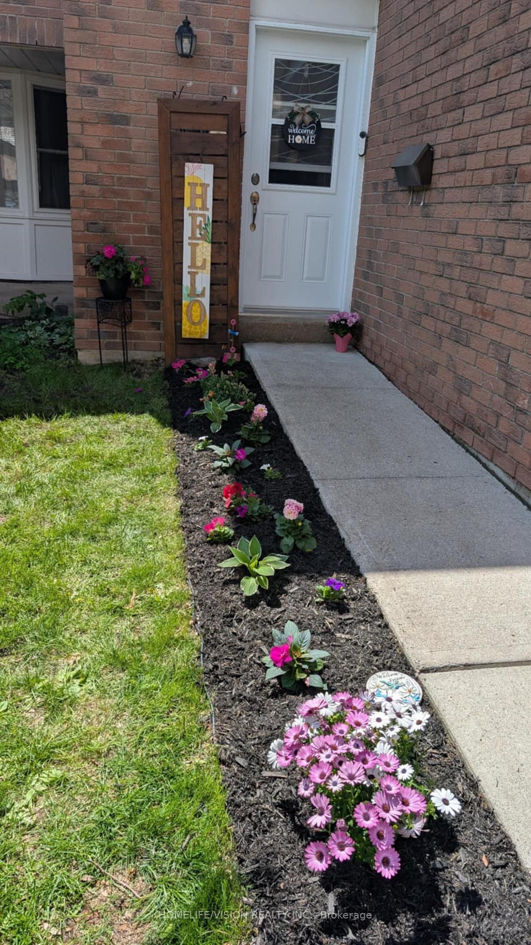 Photo 2 of Unit 46, 700 Harmony Road N, Oshawa, Pinecrest — HOMEH