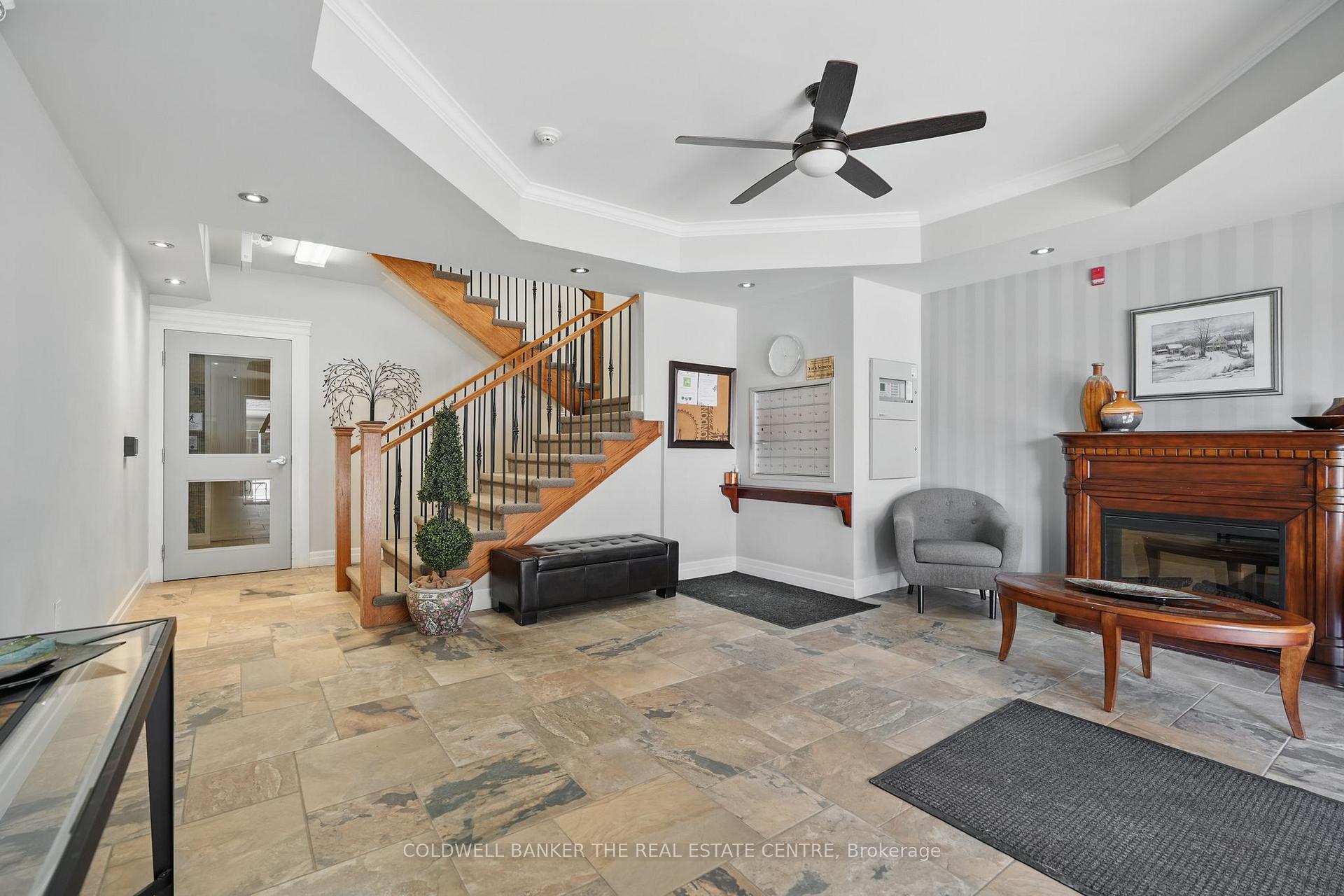 Photo 4 of Unit 305, 19A Yonge Street S, Springwater, Elmvale — HOMEH