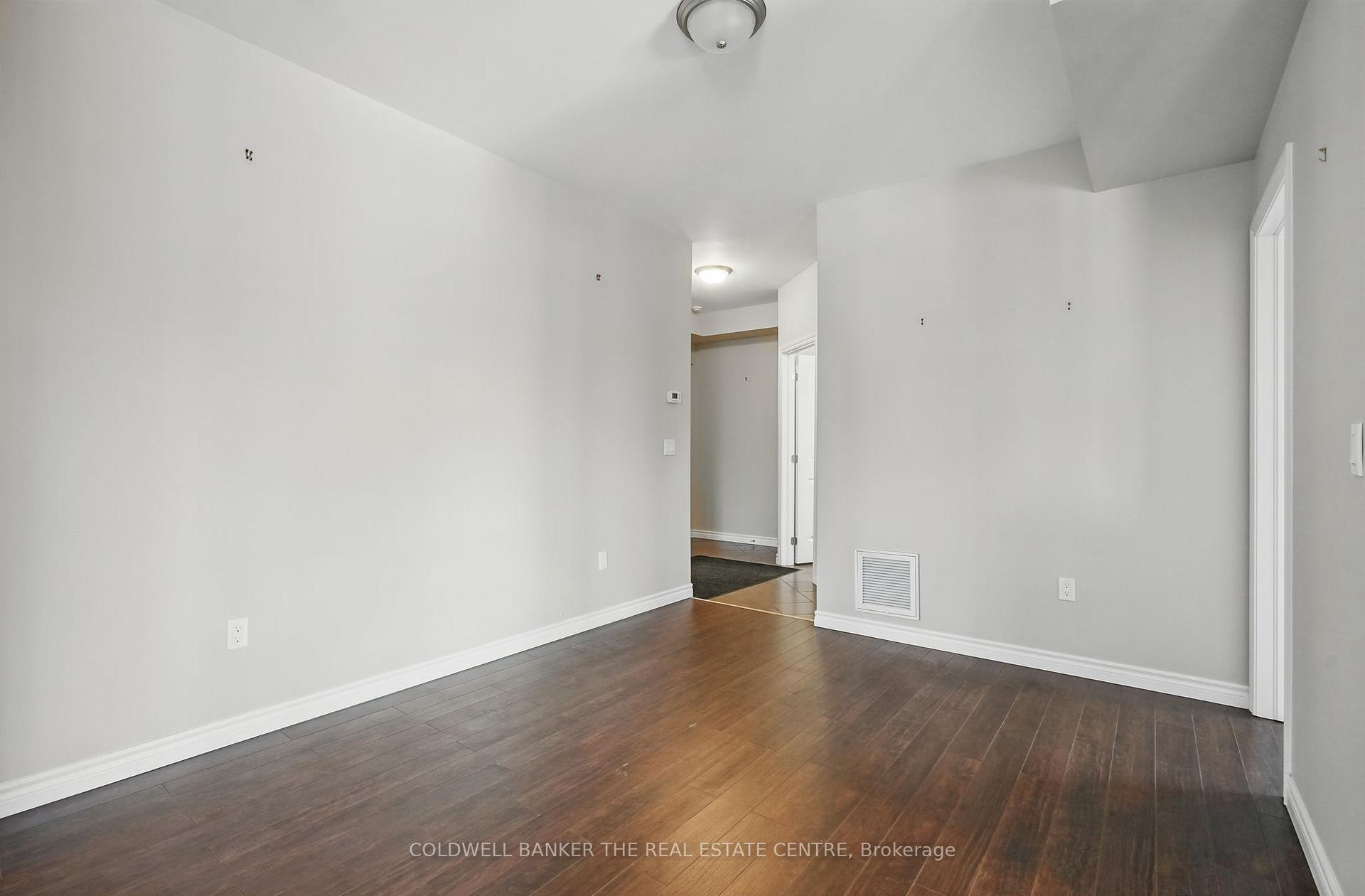 Photo 8 of Unit 305, 19A Yonge Street S, Springwater, Elmvale — HOMEH