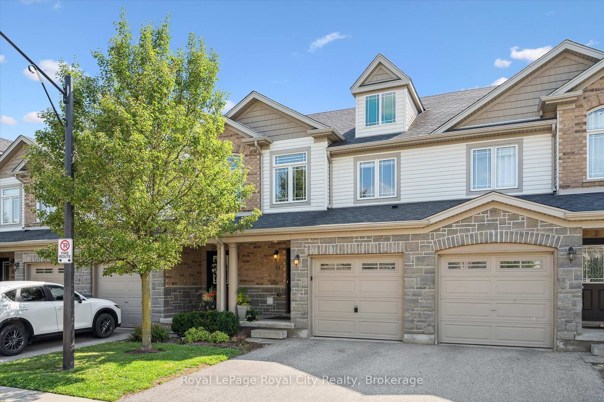 Photo 2 of 51 Oldfield Drive, Guelph, Pineridge/Westminster Woods — HOMEH