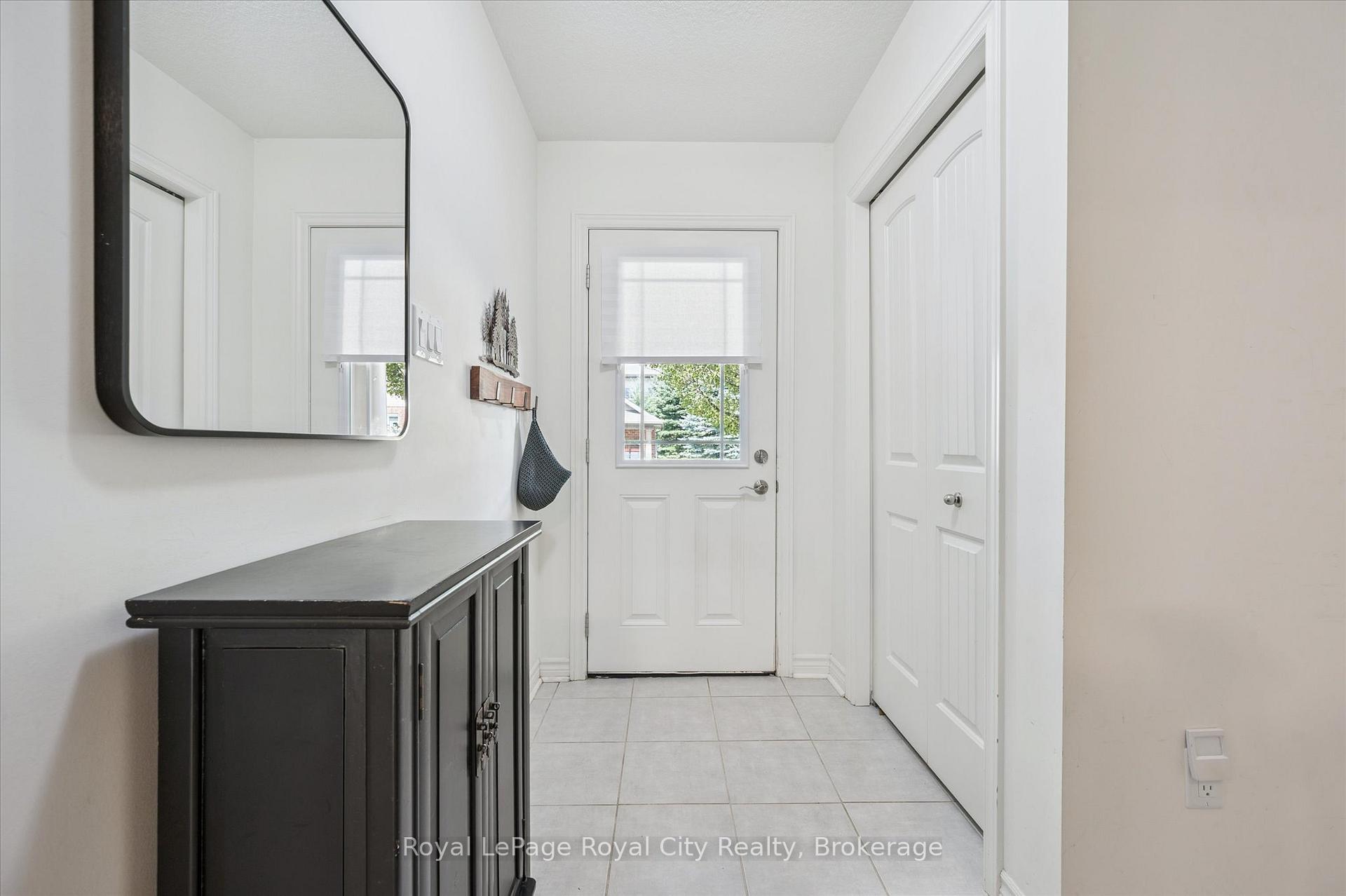 Photo 5 of 51 Oldfield Drive, Guelph, Pineridge/Westminster Woods — HOMEH