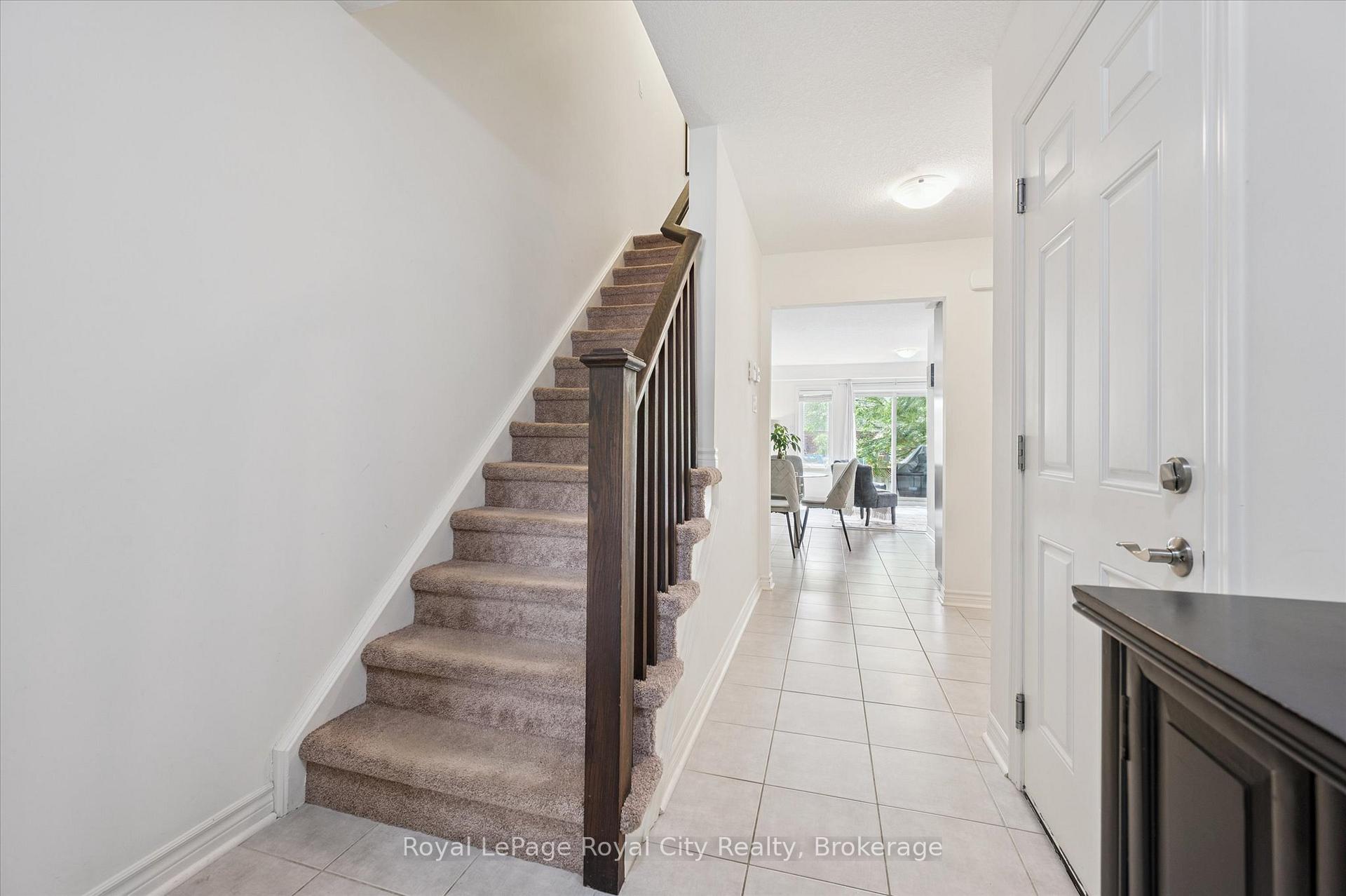 Photo 6 of 51 Oldfield Drive, Guelph, Pineridge/Westminster Woods — HOMEH