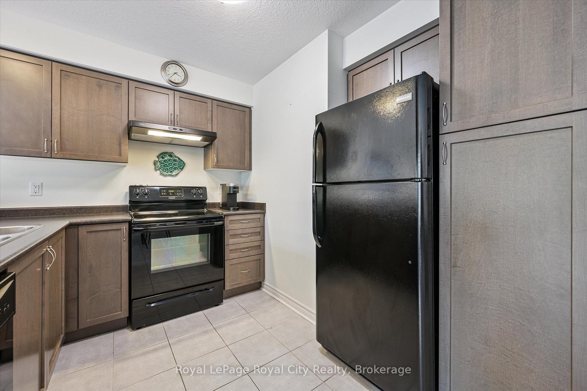 Photo 11 of 51 Oldfield Drive, Guelph, Pineridge/Westminster Woods — HOMEH