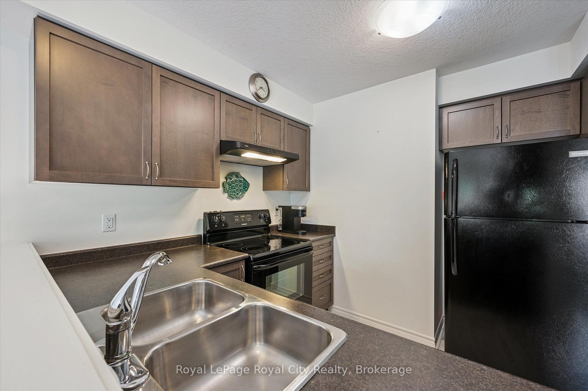 Photo 12 of 51 Oldfield Drive, Guelph, Pineridge/Westminster Woods — HOMEH