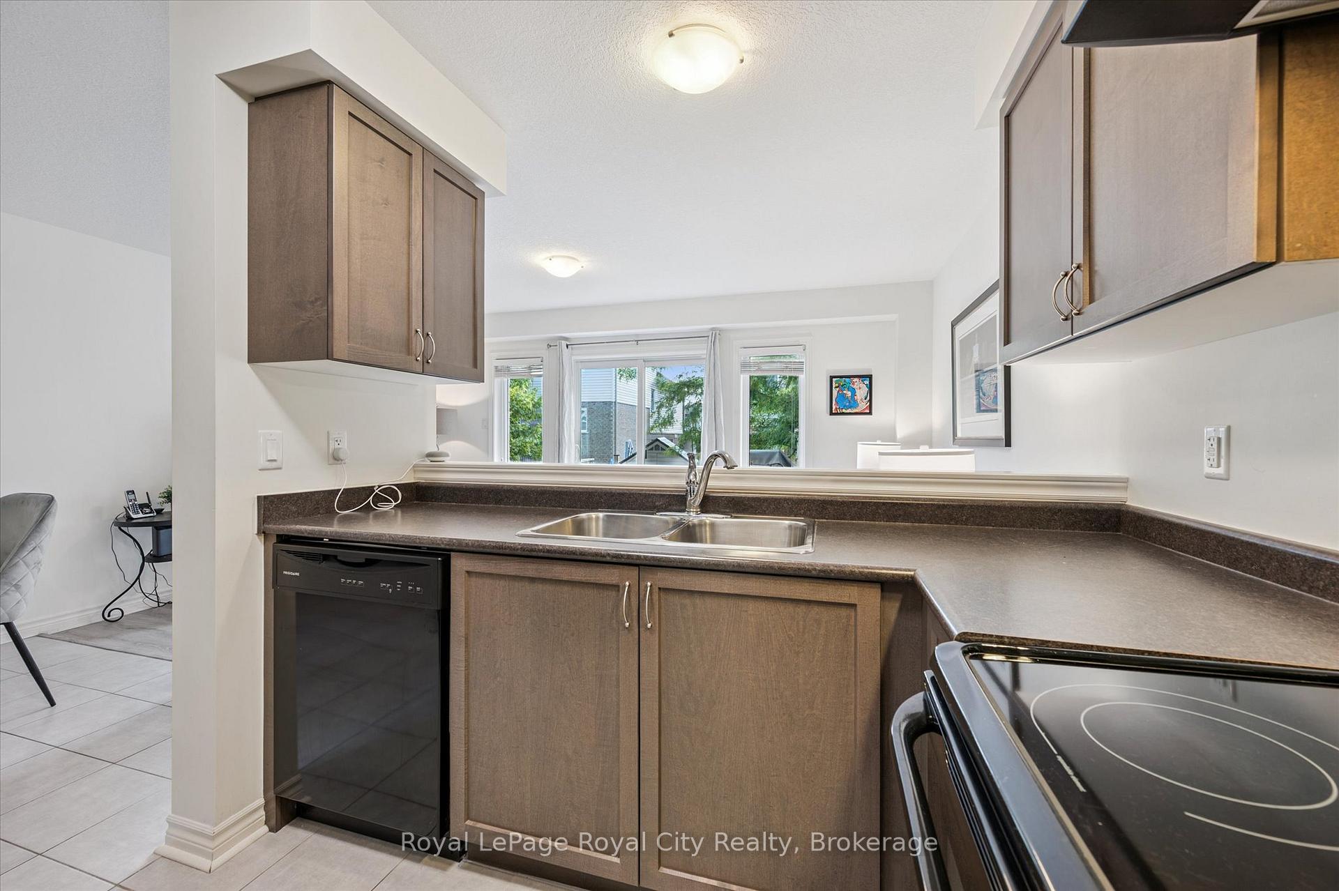 Photo 13 of 51 Oldfield Drive, Guelph, Pineridge/Westminster Woods — HOMEH