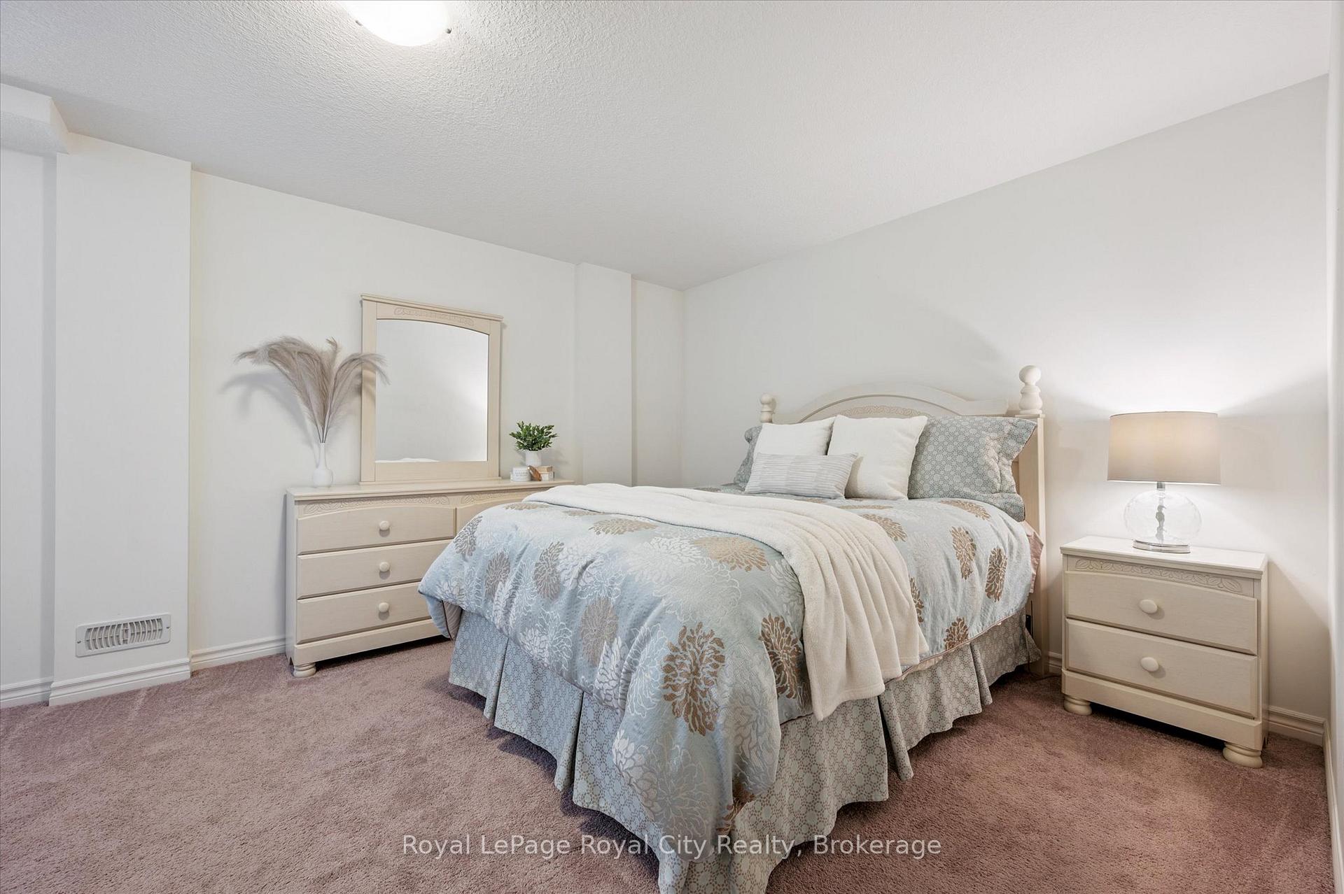 Photo 32 of 51 Oldfield Drive, Guelph, Pineridge/Westminster Woods — HOMEH