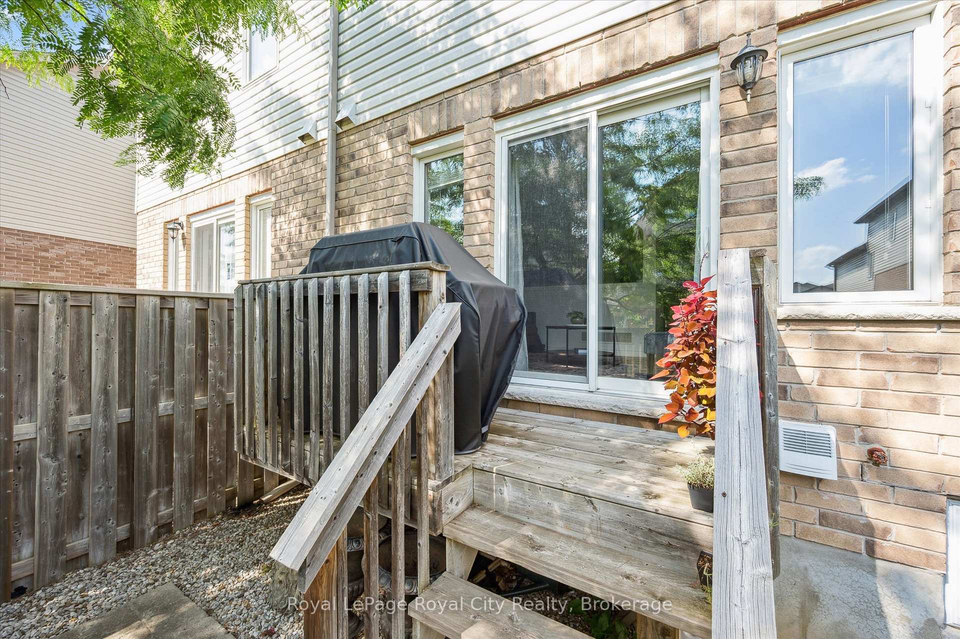 Photo 38 of 51 Oldfield Drive, Guelph, Pineridge/Westminster Woods — HOMEH