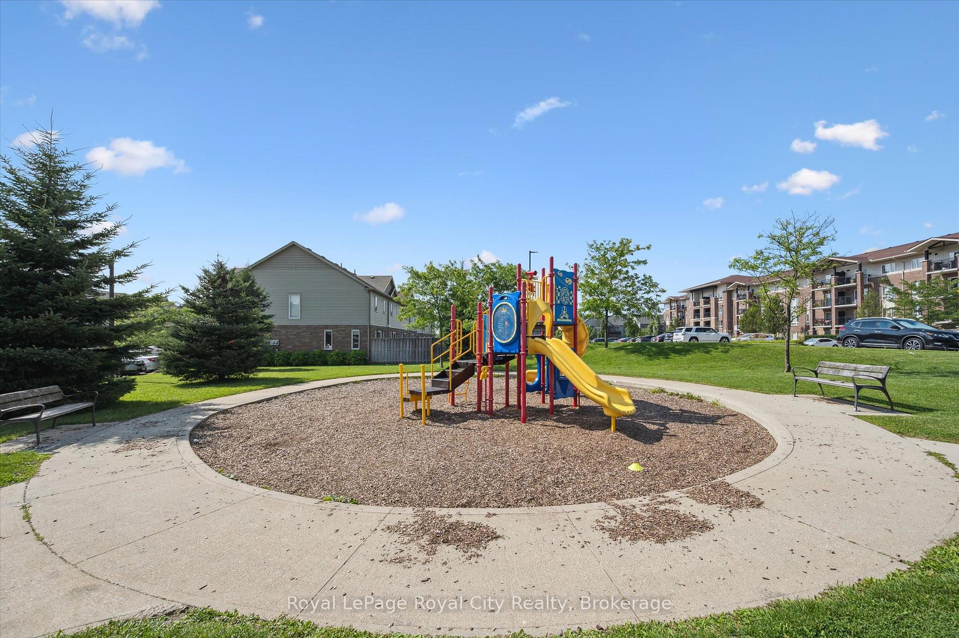 Photo 40 of 51 Oldfield Drive, Guelph, Pineridge/Westminster Woods — HOMEH