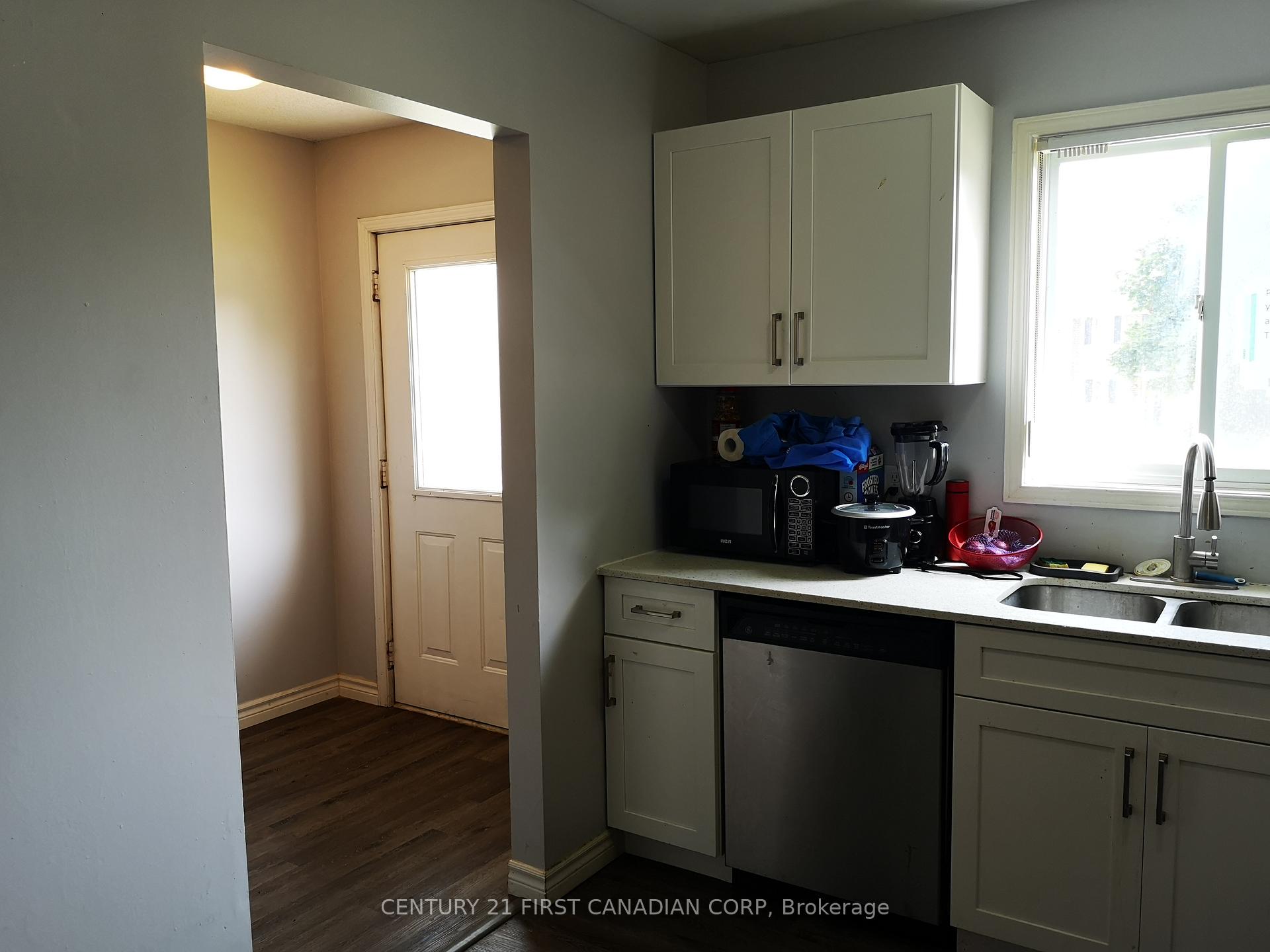 Photo 5 of Unit 21, 190 Fleming Drive, London, East D — HOMEH