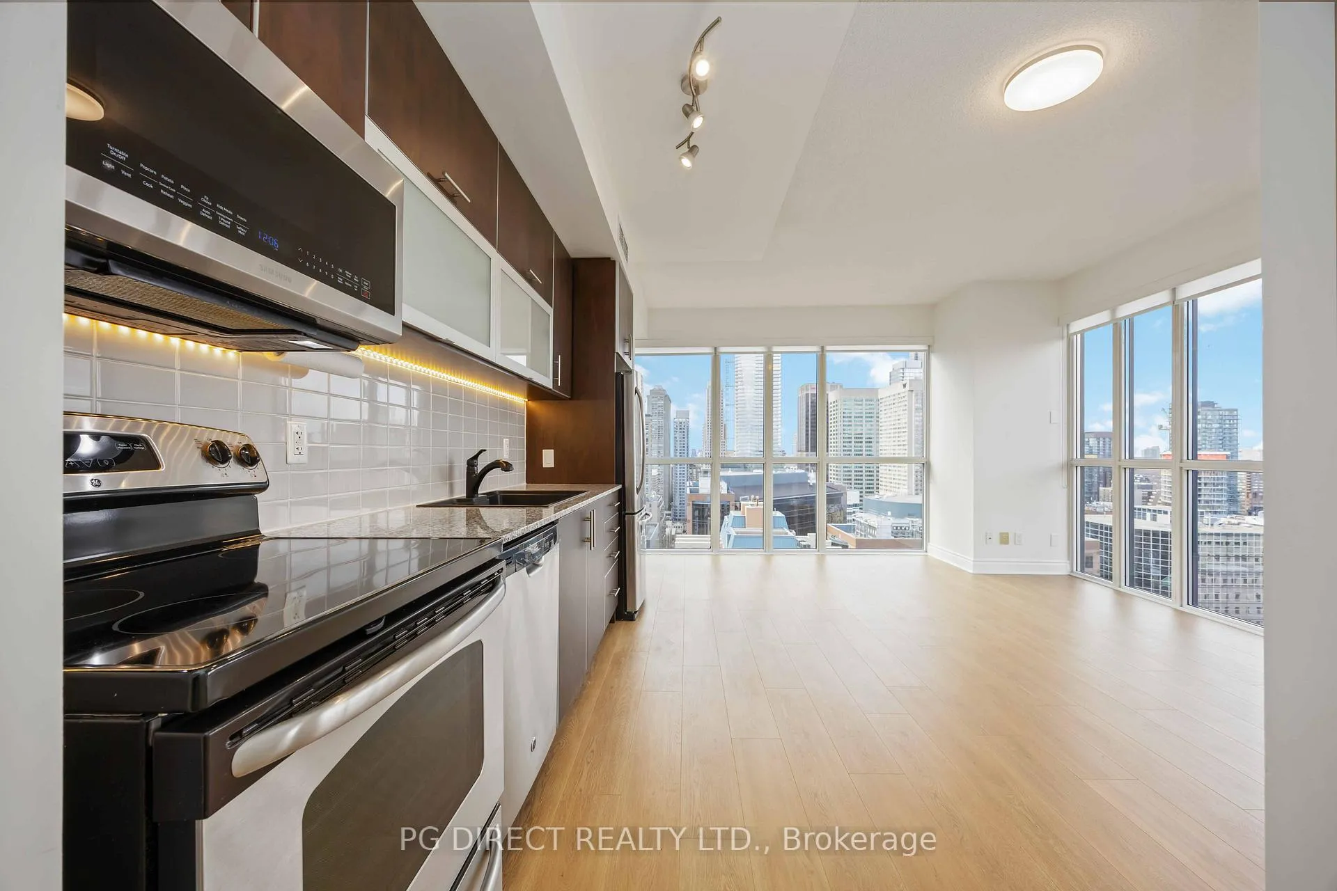 Photo 3 of Unit 2909, 28 Ted Rogers Way, Toronto, Church-Yonge Corridor — HOMEH