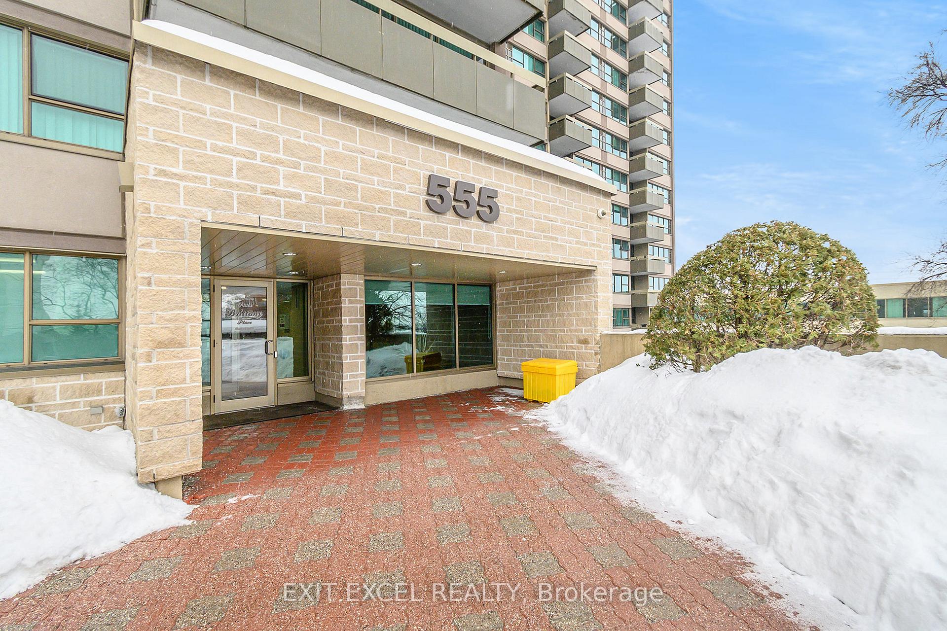 Photo 2 of Unit 312, 555 Brittany Drive, Ottawa, Viscount Alexander Park — HOMEH