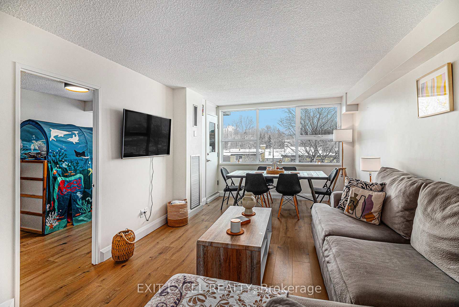 Photo 7 of Unit 312, 555 Brittany Drive, Ottawa, Viscount Alexander Park — HOMEH