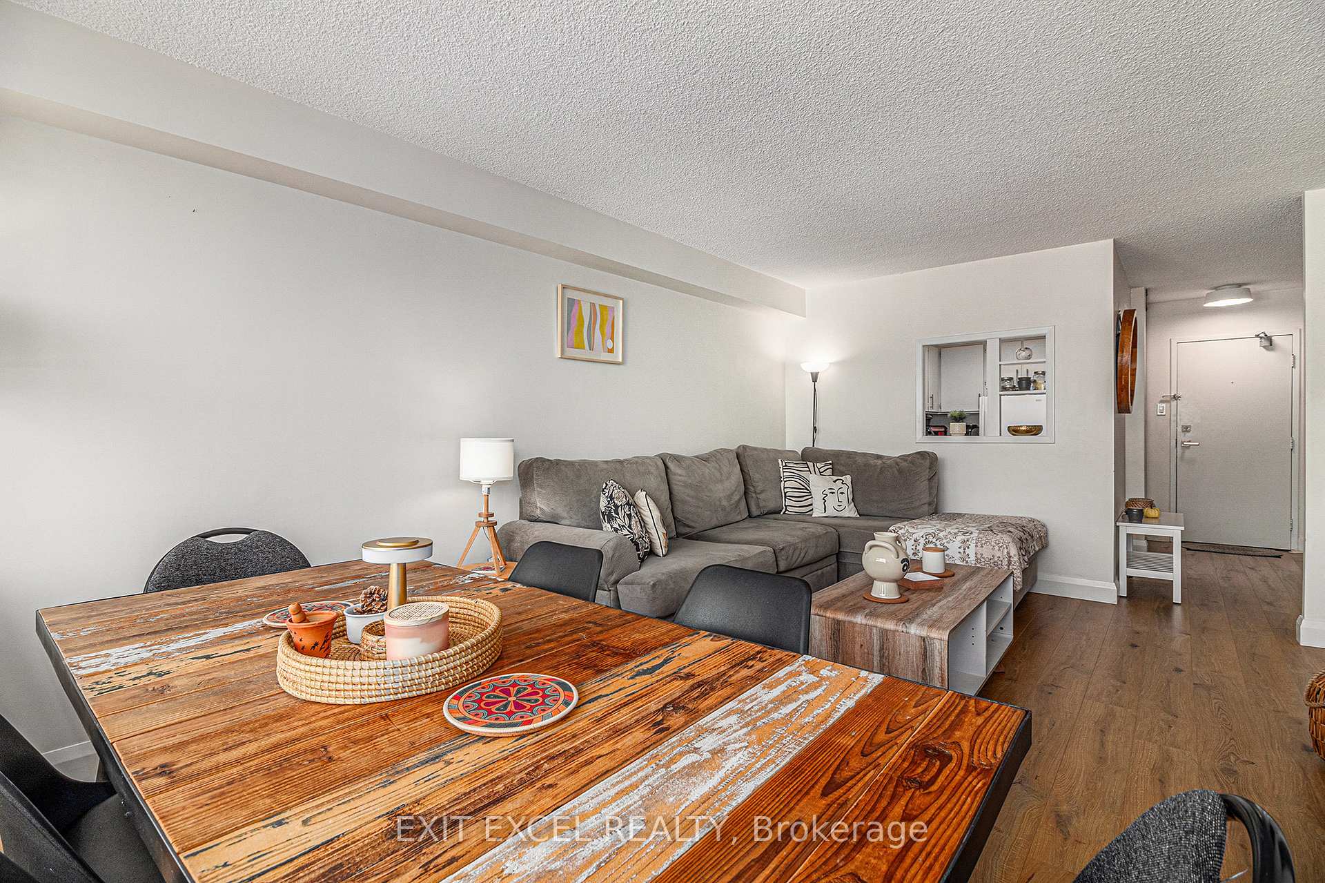 Photo 8 of Unit 312, 555 Brittany Drive, Ottawa, Viscount Alexander Park — HOMEH