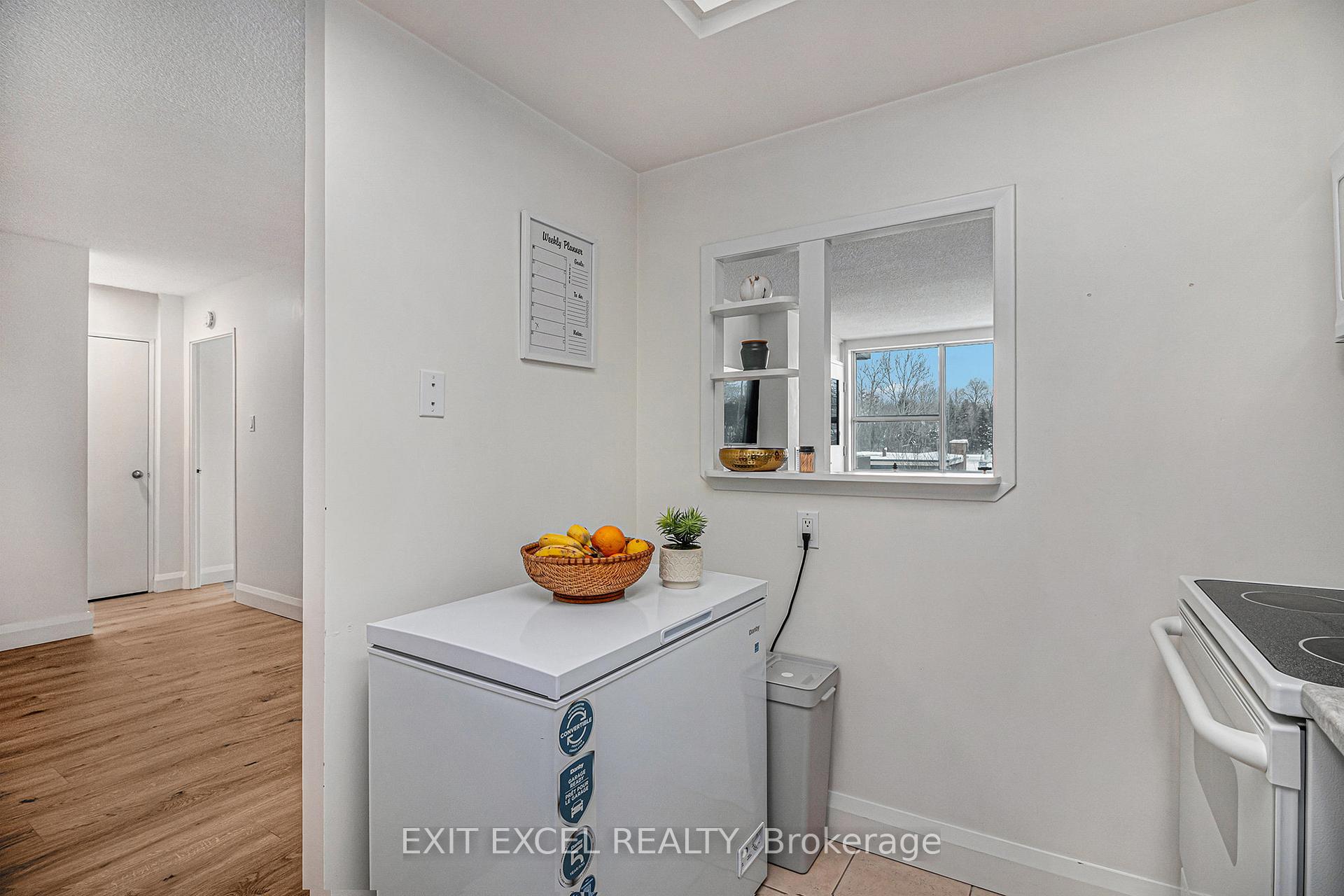 Photo 13 of Unit 312, 555 Brittany Drive, Ottawa, Viscount Alexander Park — HOMEH