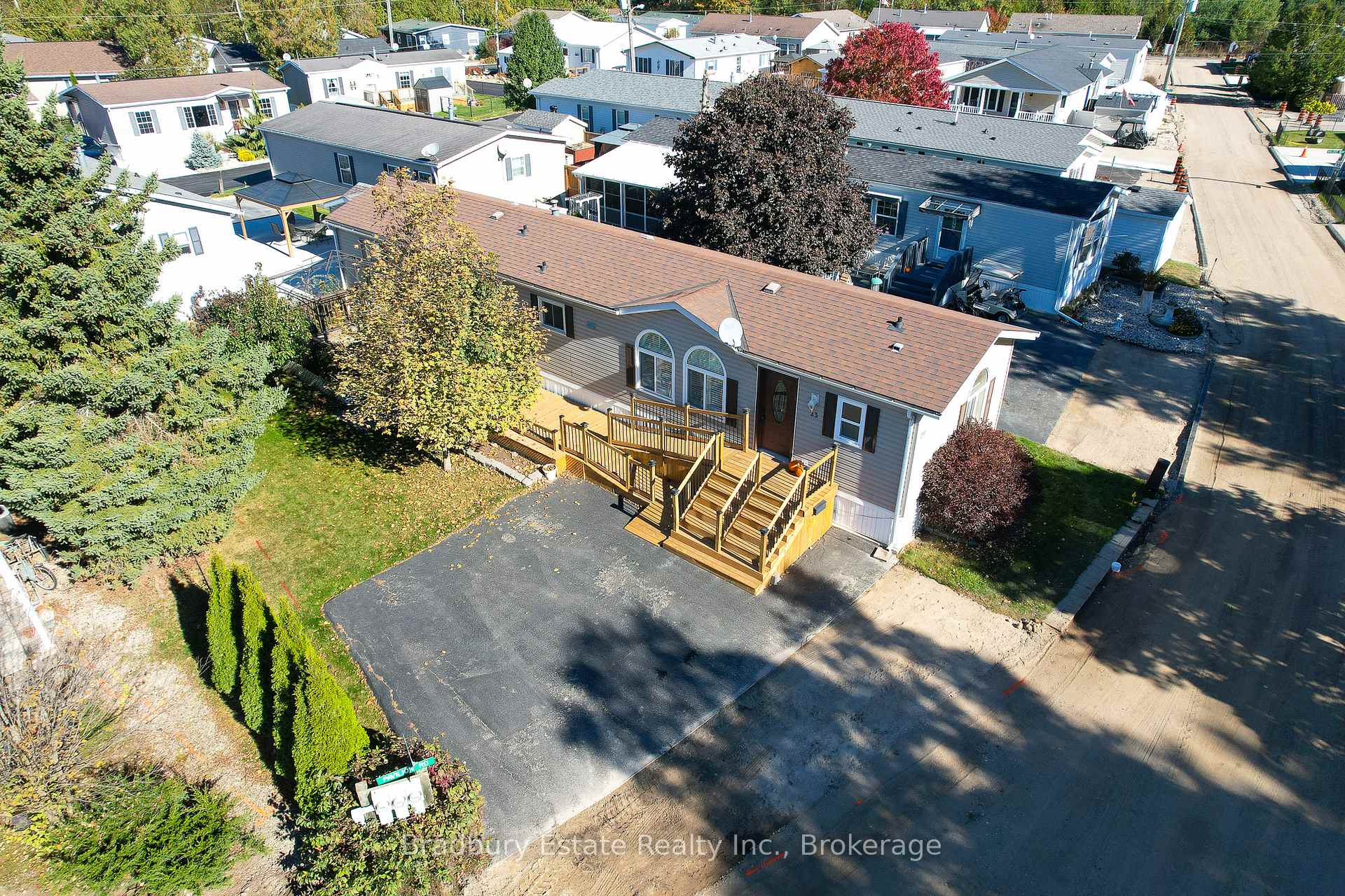 Photo 3 of 23 Olympia Avenue, Puslinch, Rural Puslinch East — HOMEH