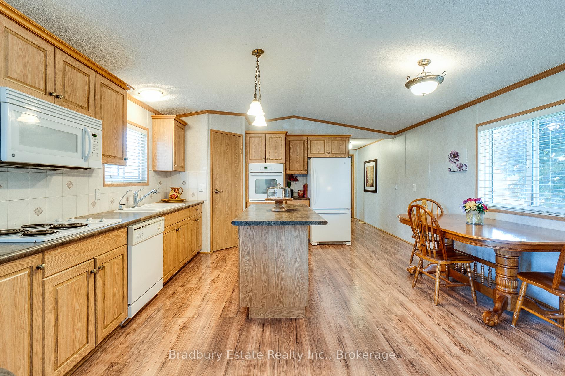 Photo 12 of 23 Olympia Avenue, Puslinch, Rural Puslinch East — HOMEH