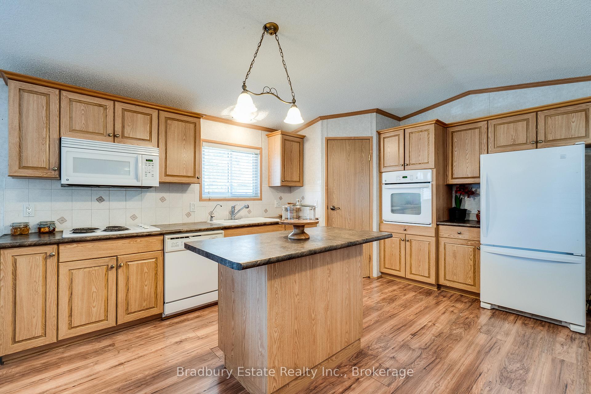 Photo 13 of 23 Olympia Avenue, Puslinch, Rural Puslinch East — HOMEH