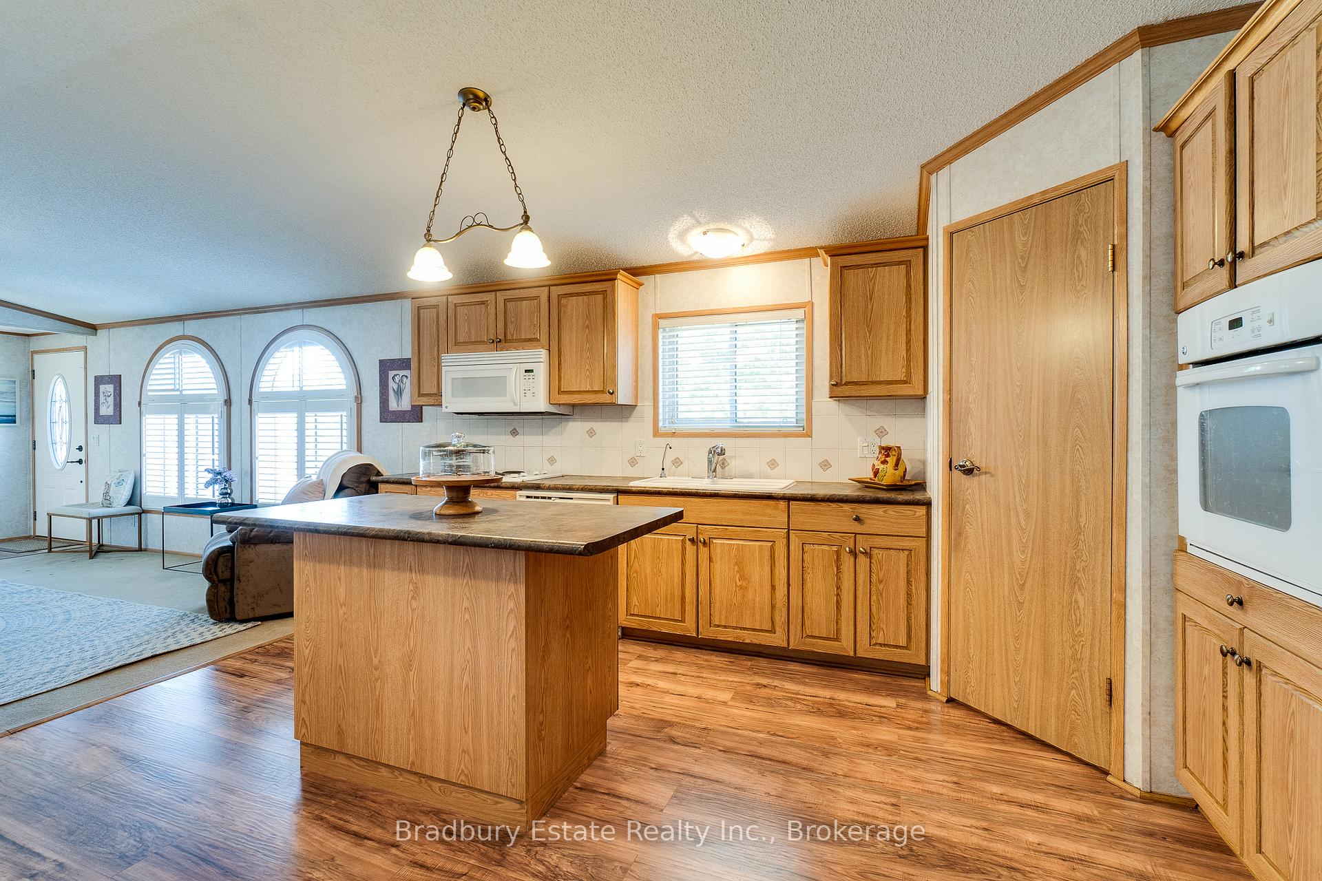 Photo 14 of 23 Olympia Avenue, Puslinch, Rural Puslinch East — HOMEH