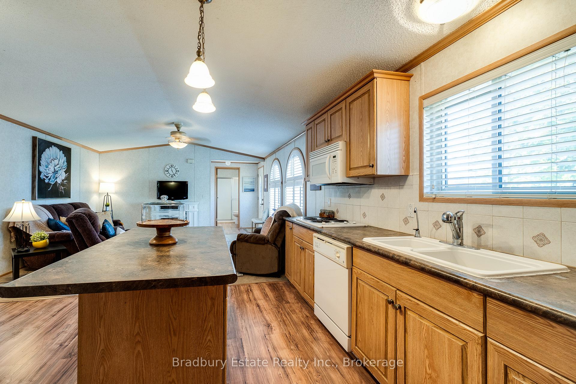 Photo 15 of 23 Olympia Avenue, Puslinch, Rural Puslinch East — HOMEH