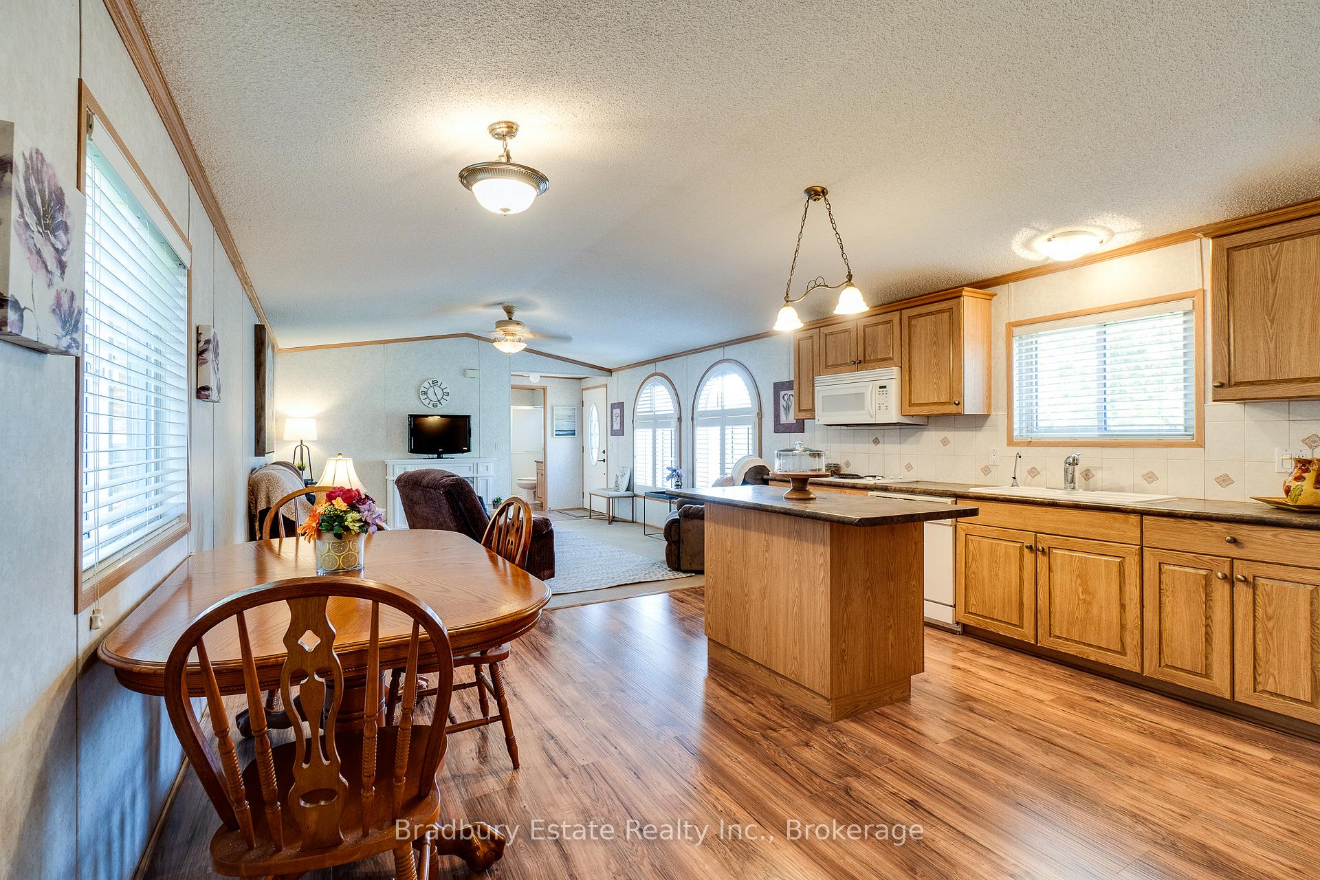 Photo 16 of 23 Olympia Avenue, Puslinch, Rural Puslinch East — HOMEH