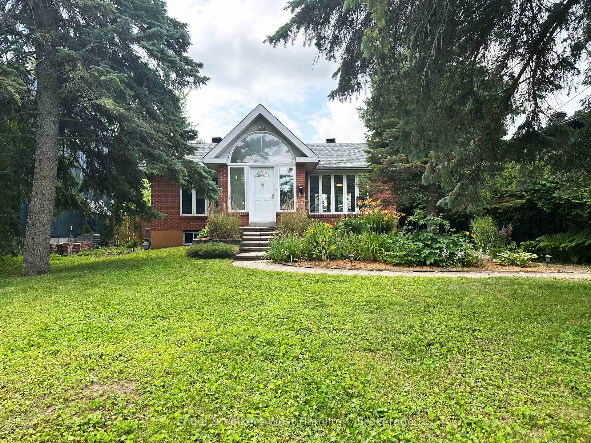 Photo 1 of 20 Nesbitt Street E, Ottawa, Crystal Bay/Rocky Point — HOMEH