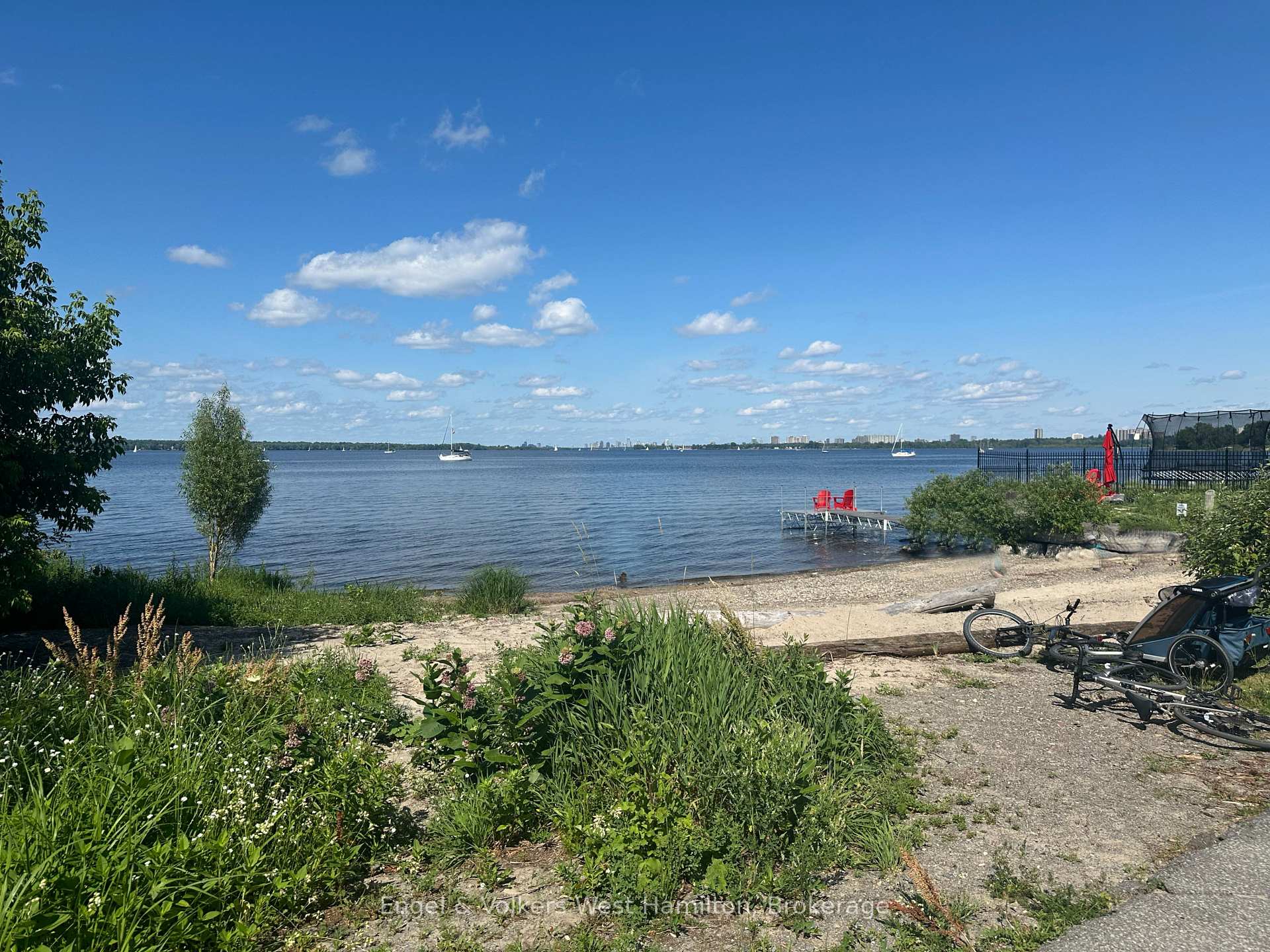 Photo 3 of 20 Nesbitt Street E, Ottawa, Crystal Bay/Rocky Point — HOMEH