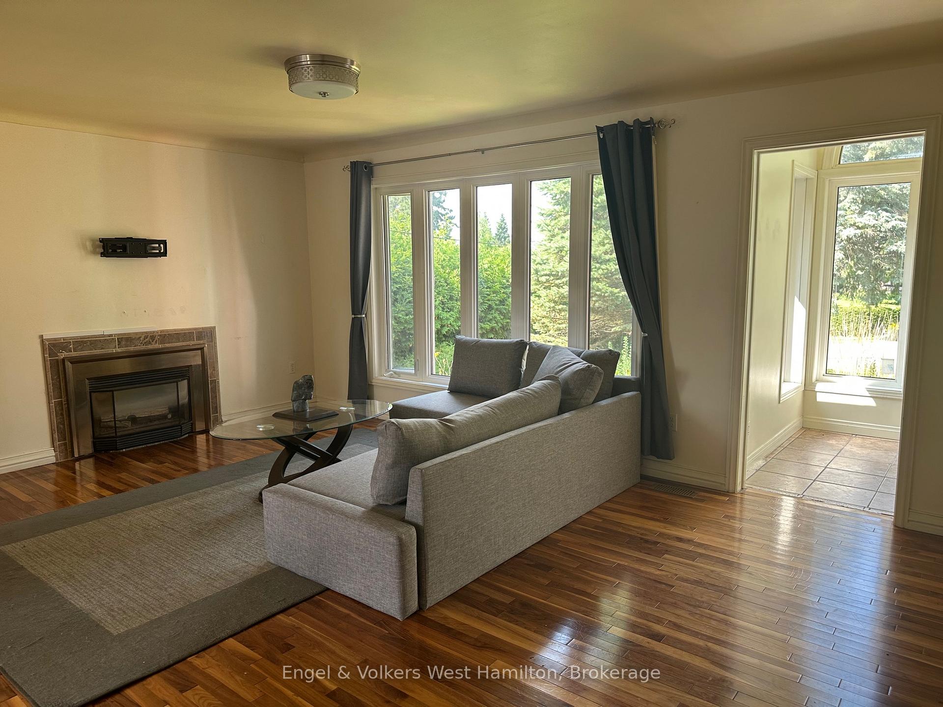 Photo 2 of 20 Nesbitt Street E, Ottawa, Crystal Bay/Rocky Point — HOMEH
