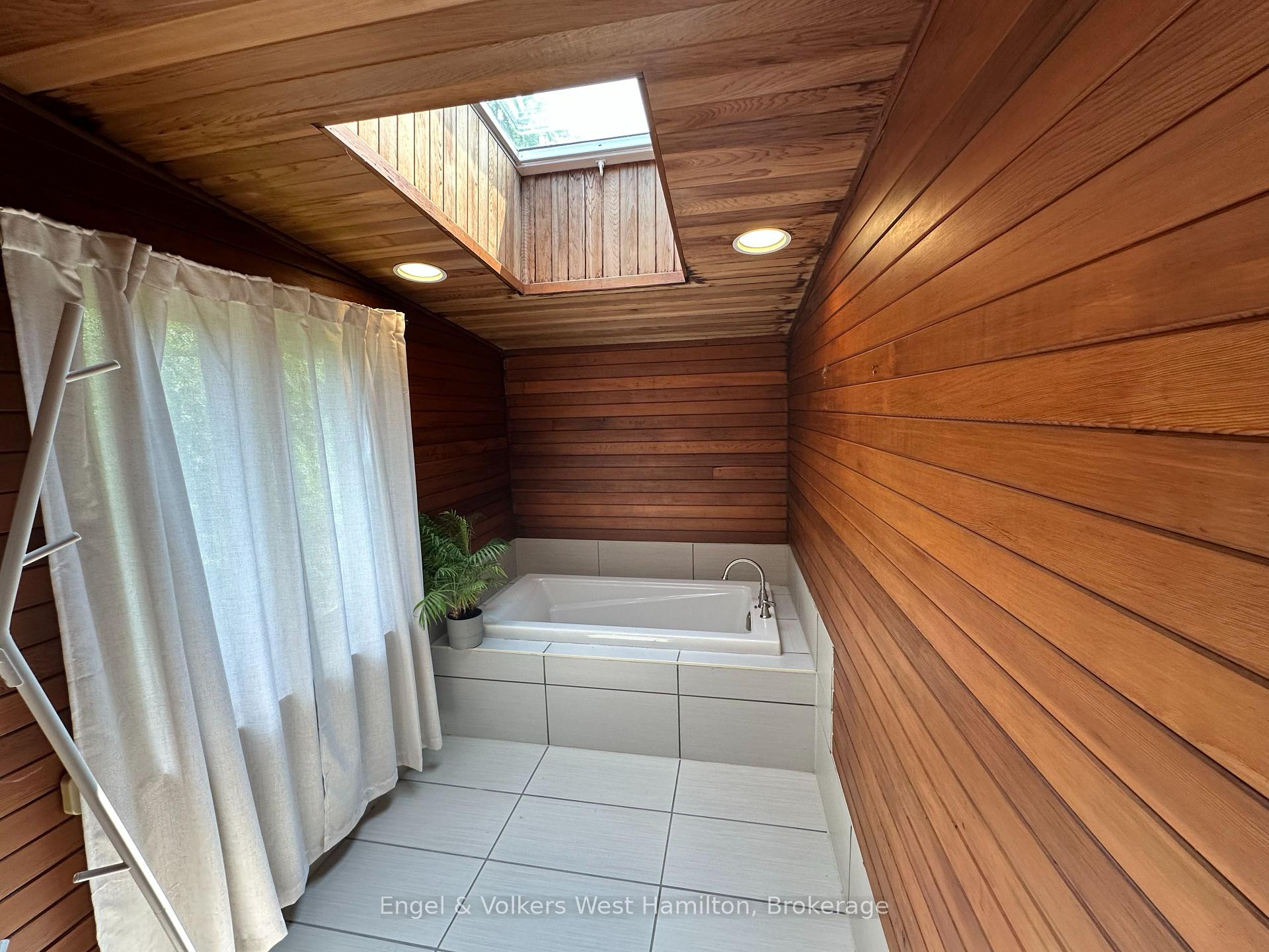 Photo 11 of 20 Nesbitt Street E, Ottawa, Crystal Bay/Rocky Point — HOMEH