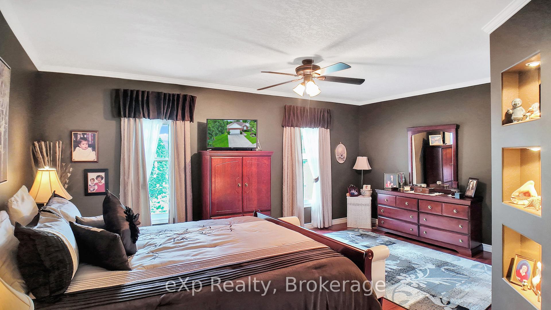 Photo 16 of 3 Cedar Court, Brockton — HOMEH