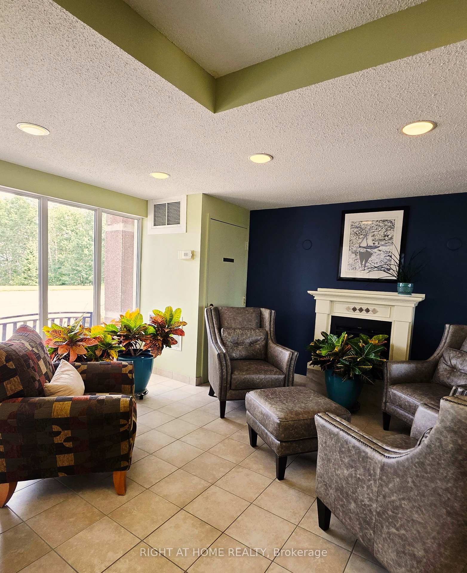Photo 12 of Unit 402, 280 Aberdeen Boulevard E, Midland — HOMEH