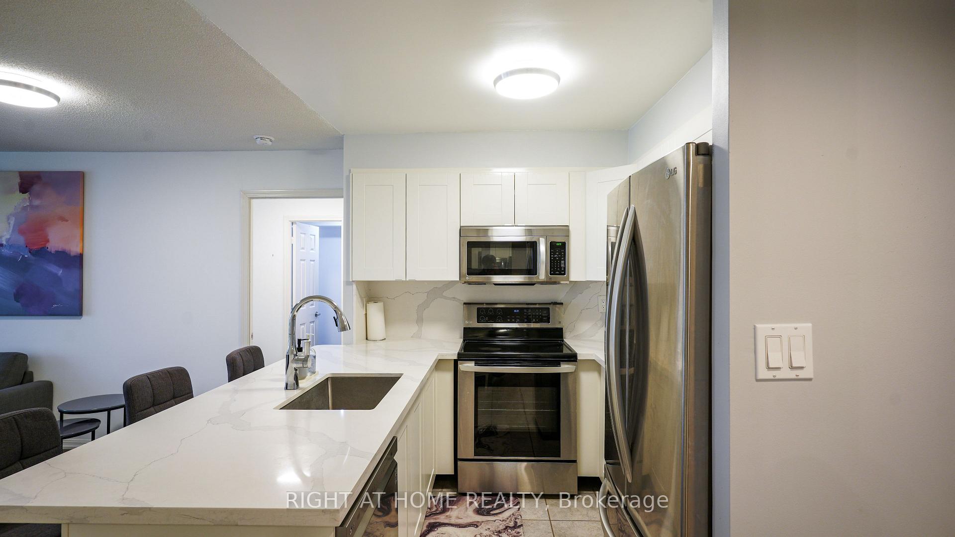 Photo 3 of Unit 408, 188 Redpath Avenue, Toronto, Mount Pleasant West — HOMEH