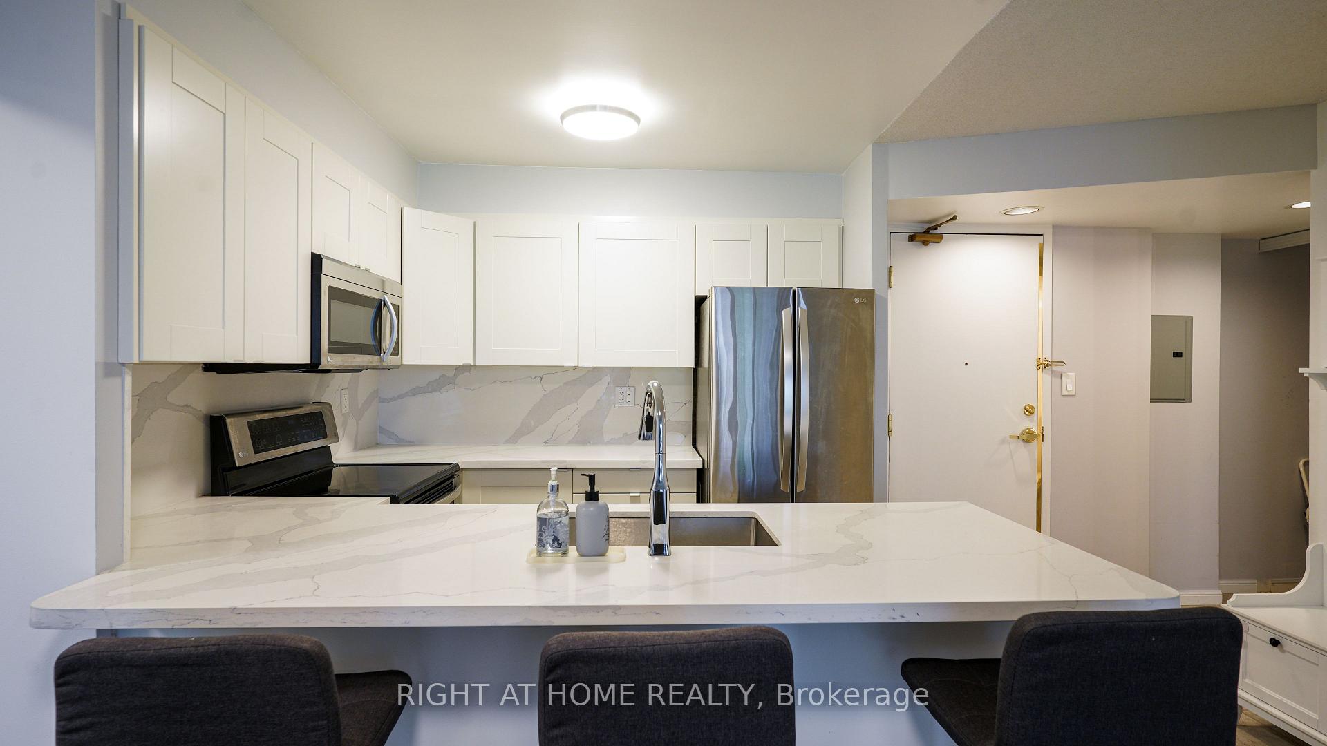 Photo 4 of Unit 408, 188 Redpath Avenue, Toronto, Mount Pleasant West — HOMEH