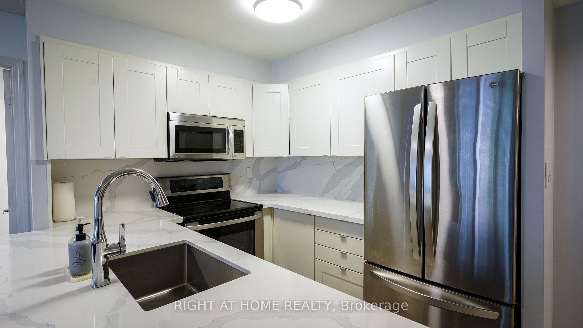 Photo 5 of Unit 408, 188 Redpath Avenue, Toronto, Mount Pleasant West — HOMEH