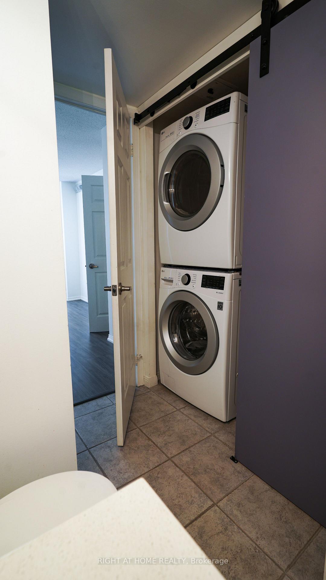 Photo 8 of Unit 408, 188 Redpath Avenue, Toronto, Mount Pleasant West — HOMEH