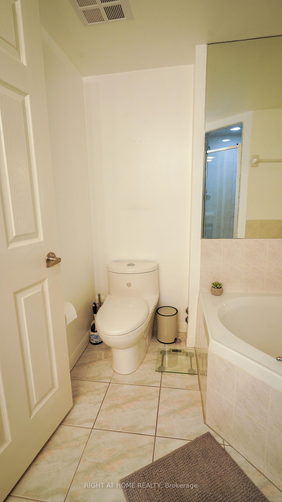 Photo 18 of Unit 408, 188 Redpath Avenue, Toronto, Mount Pleasant West — HOMEH