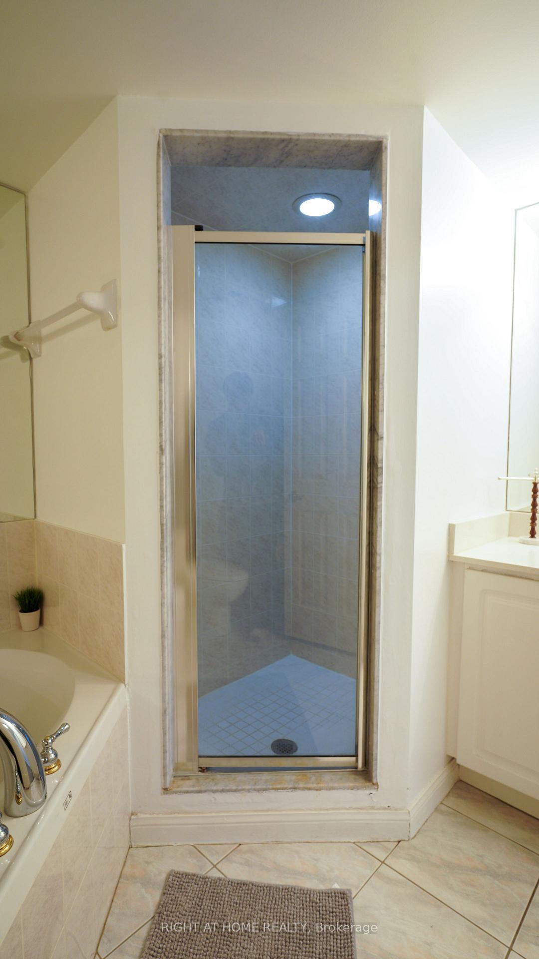 Photo 19 of Unit 408, 188 Redpath Avenue, Toronto, Mount Pleasant West — HOMEH